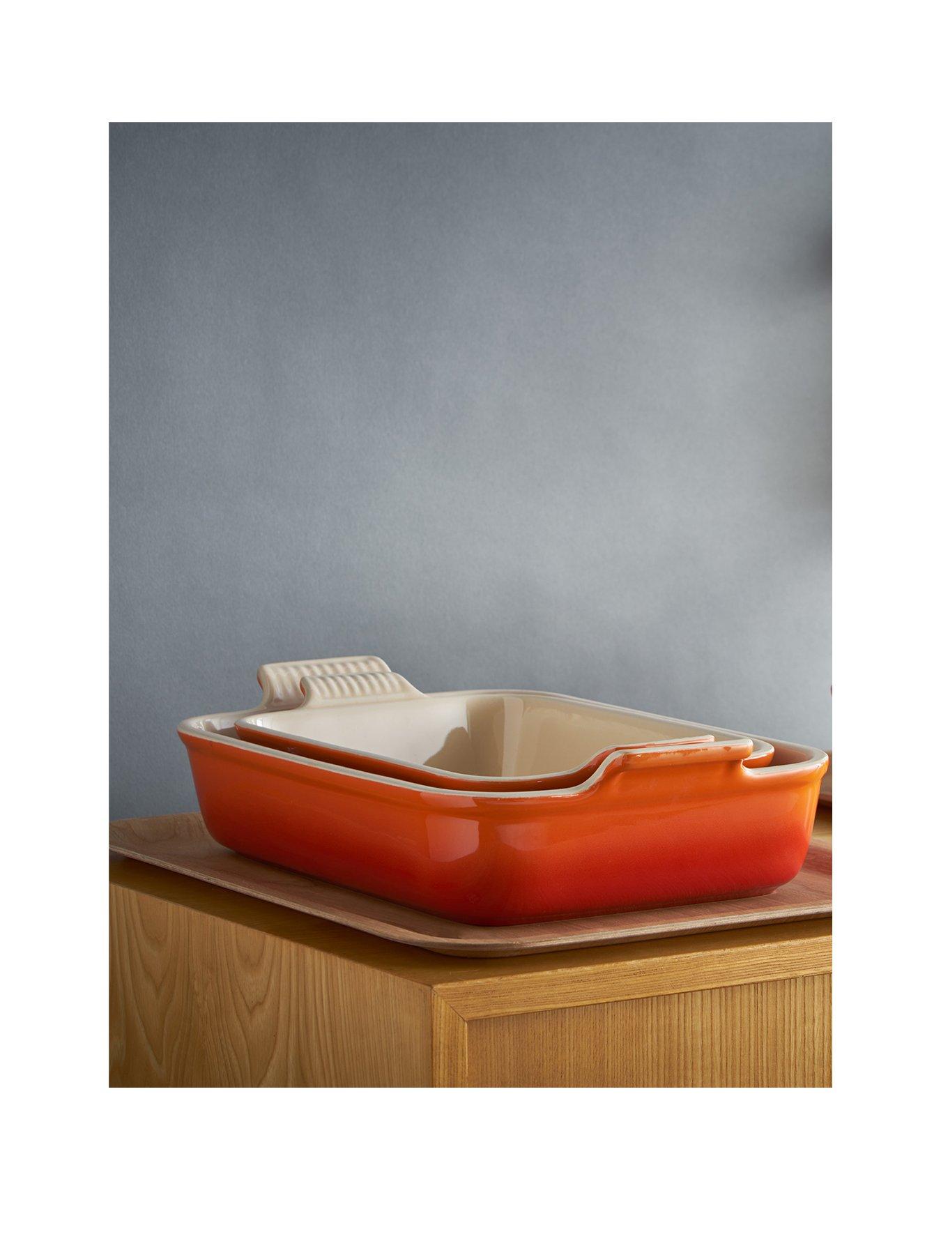 le-creuset-heritage-stoneware-26-cm-medium-rectangular-dish-in-volcanicfront