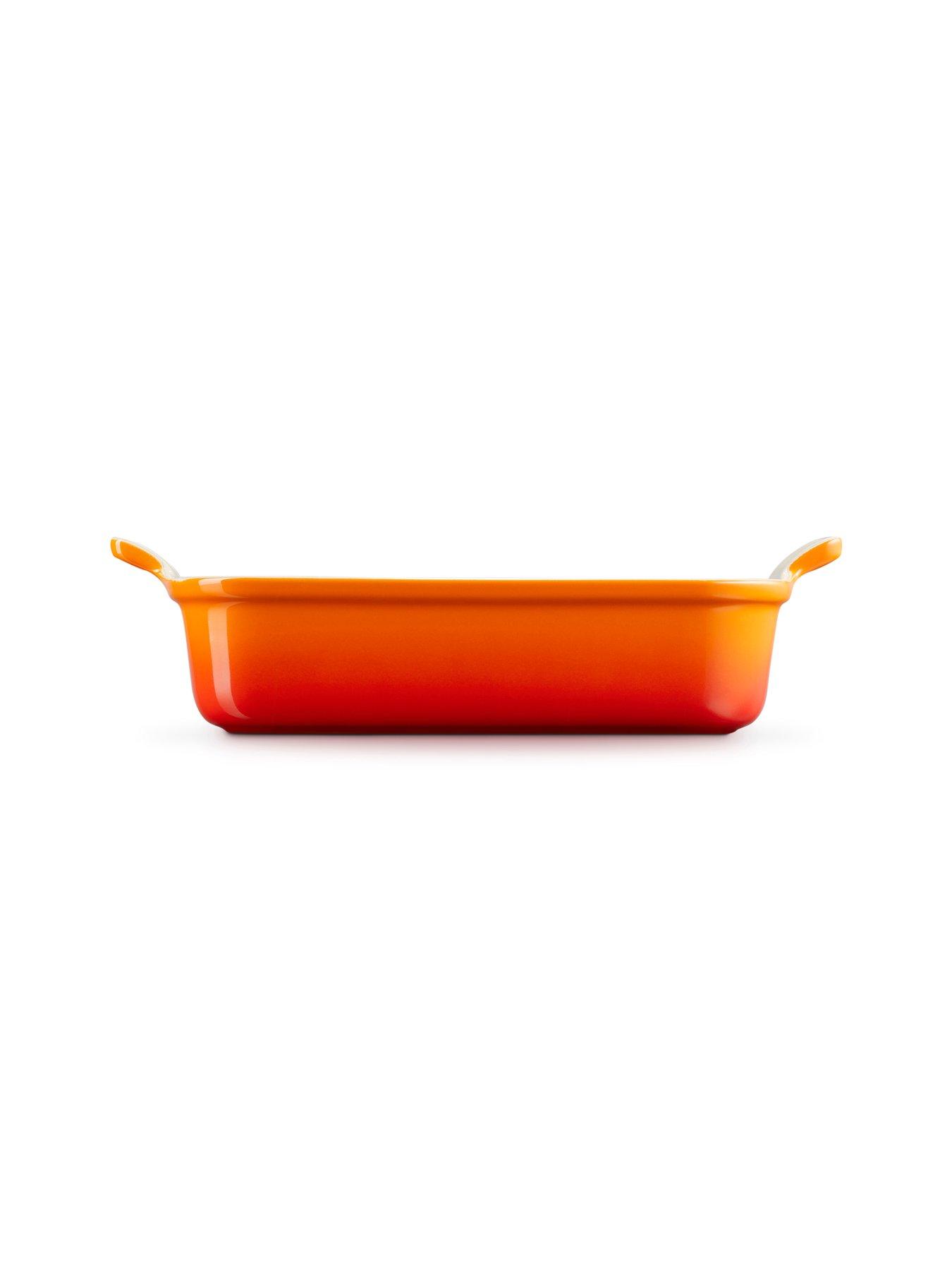 le-creuset-heritage-stoneware-26-cm-medium-rectangular-dish-in-volcanicoutfit