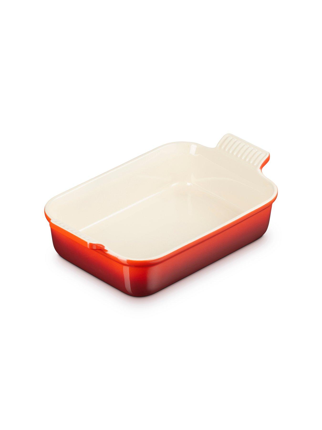 le-creuset-heritage-stoneware-26-cm-medium-rectangular-dish-in-ceriseback