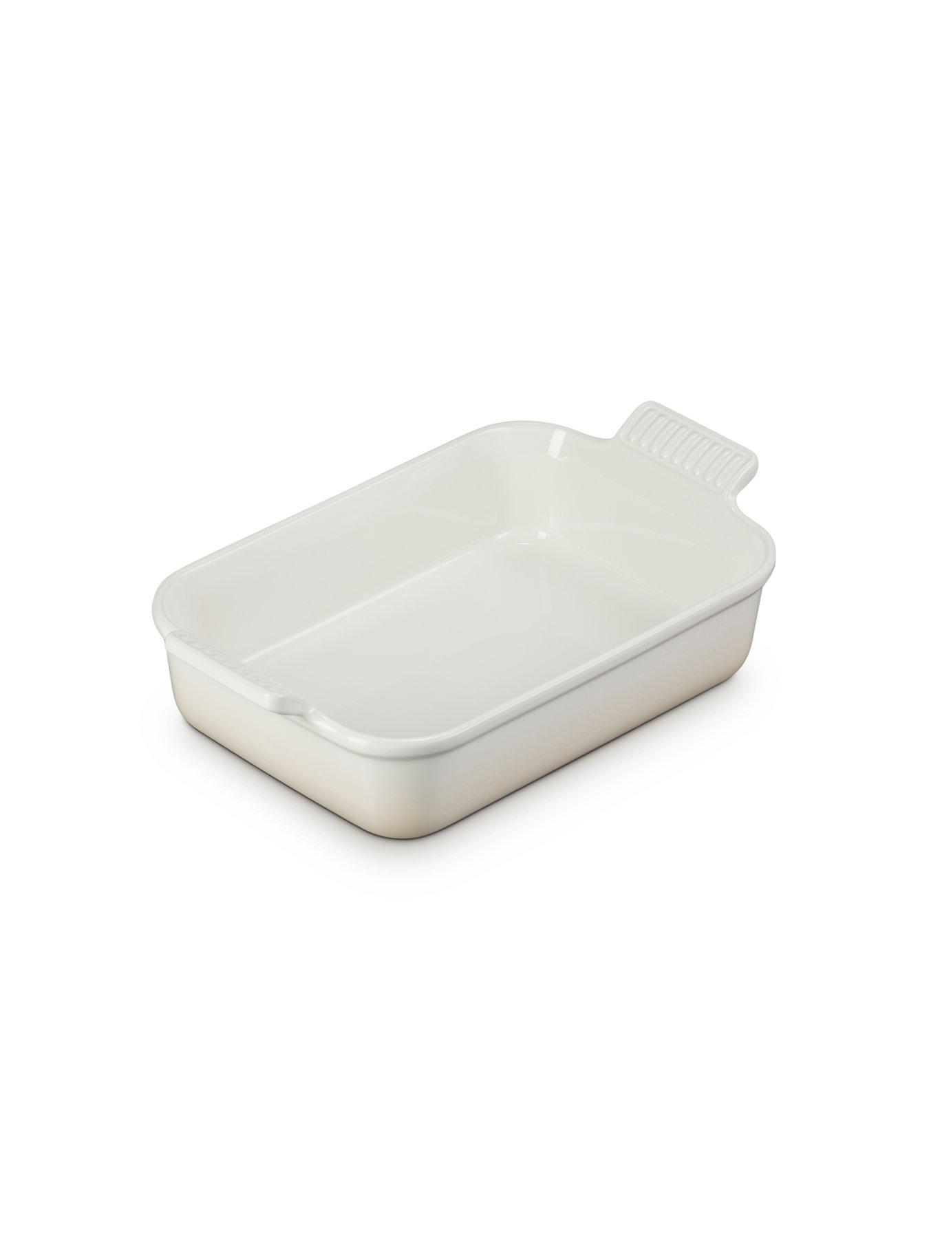 le-creuset-heritage-stoneware-26-cm-medium-rectangular-dish-in-meringueoutfit