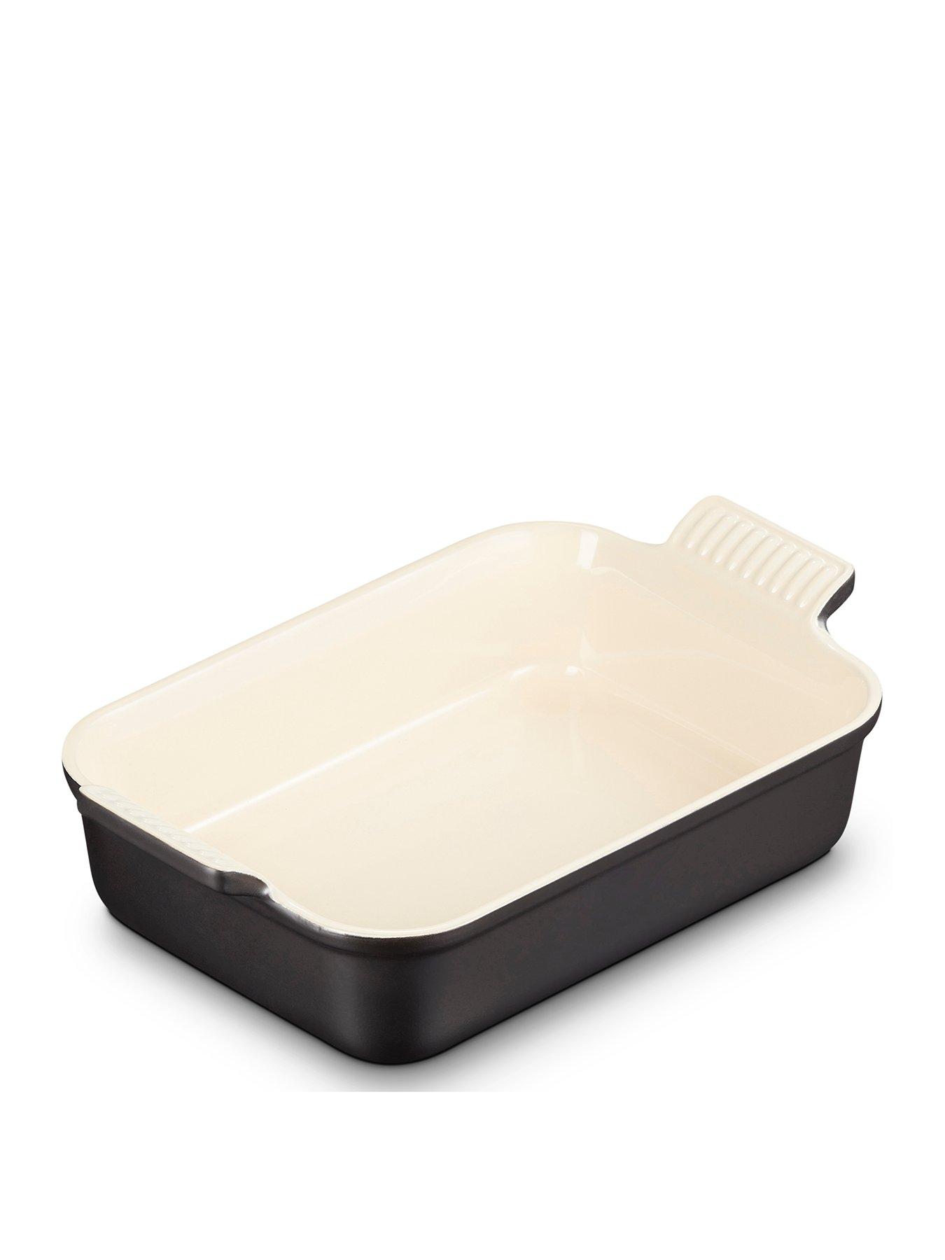 le-creuset-heritage-stoneware-26-cm-medium-rectangular-dish-in-satin-blackfront