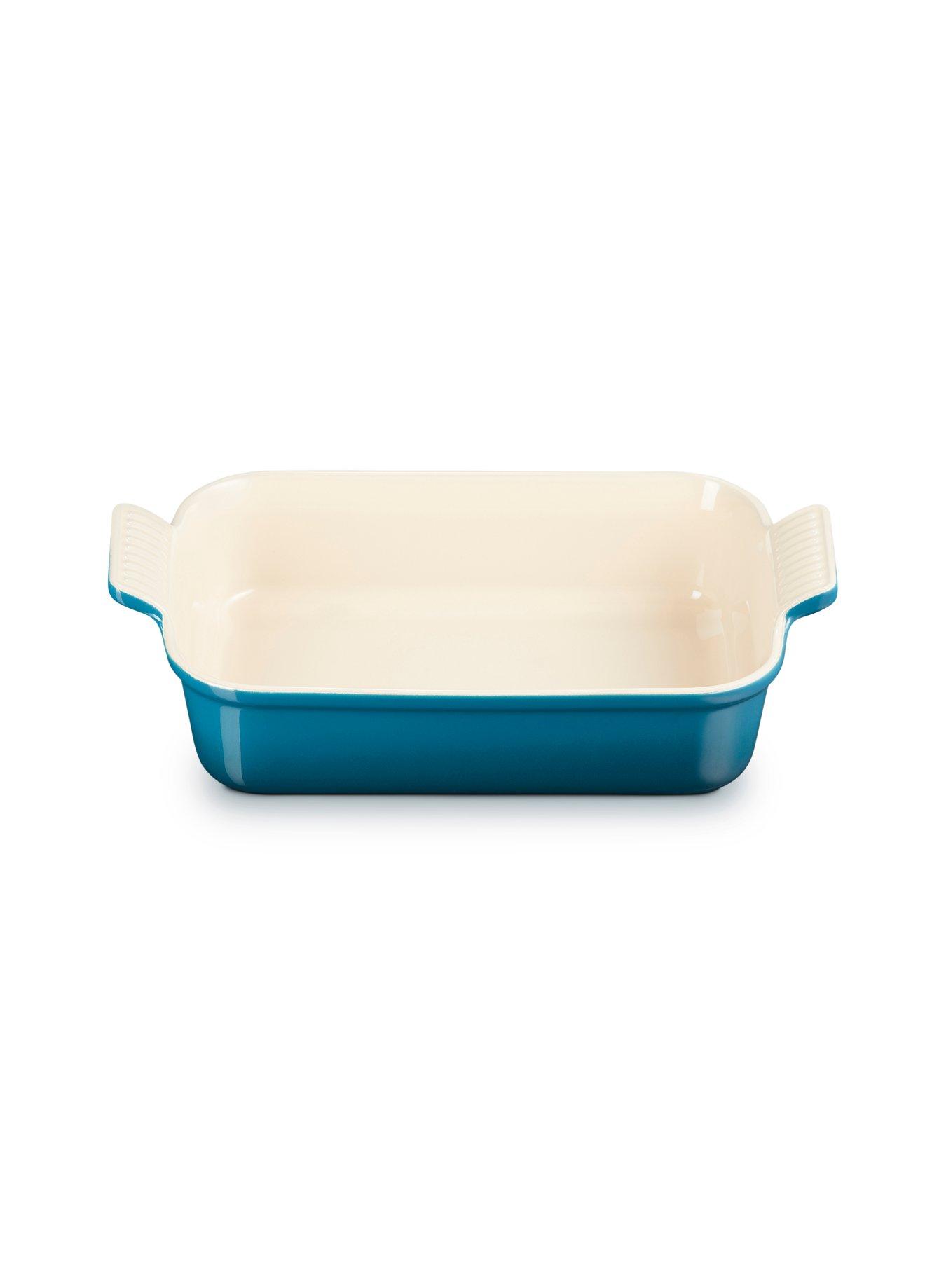 le-creuset-heritage-stoneware-26-cm-medium-rectangular-dish-in-deep-tealoutfit