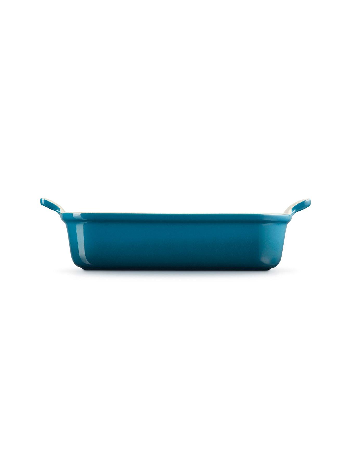 le-creuset-heritage-stoneware-26-cm-medium-rectangular-dish-in-deep-tealdetail