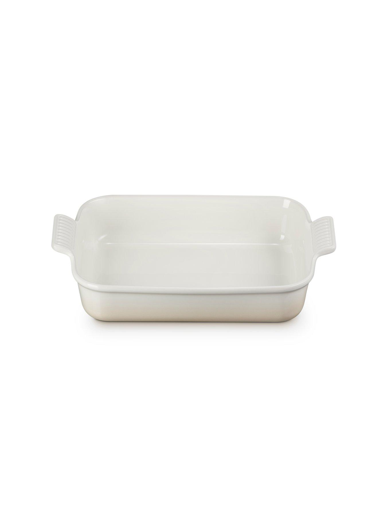 le-creuset-heritage-stoneware-32-cm-large-rectangular-dish-in-meringuedetail