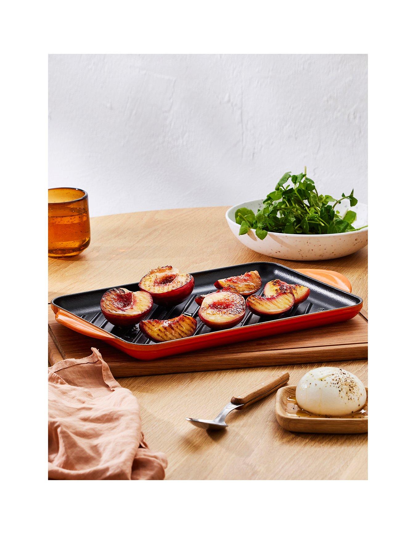 le-creuset-cast-iron-32-cm-rectangular-grill-in-volcanicfront