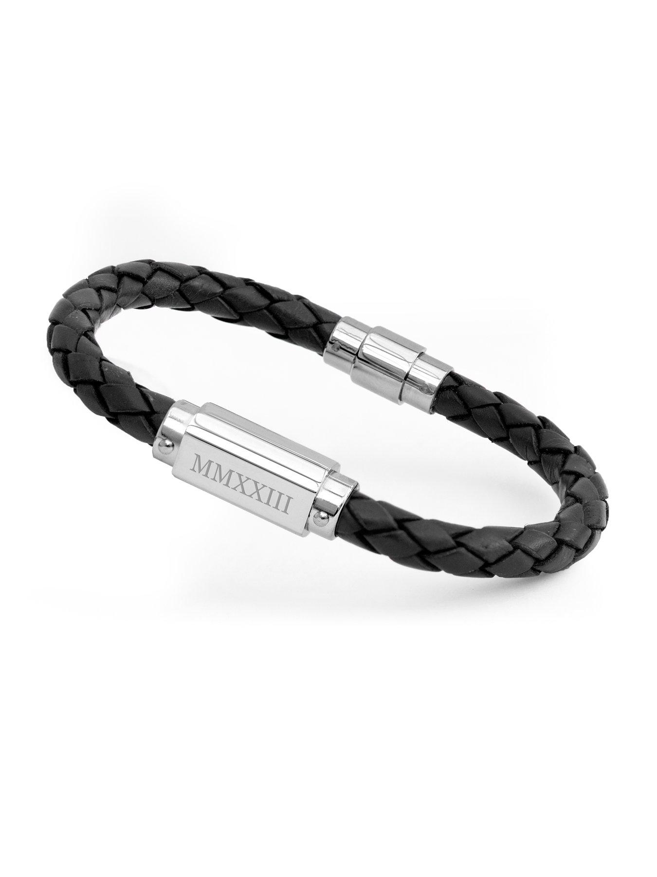 treat-republic-personalised-mens-roman-numerals-luxury-black-leather-braceletdetail