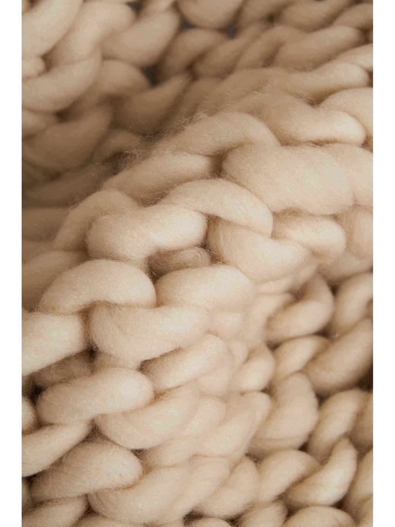 the-very-collection-chunky-knit-cable-throwdetail