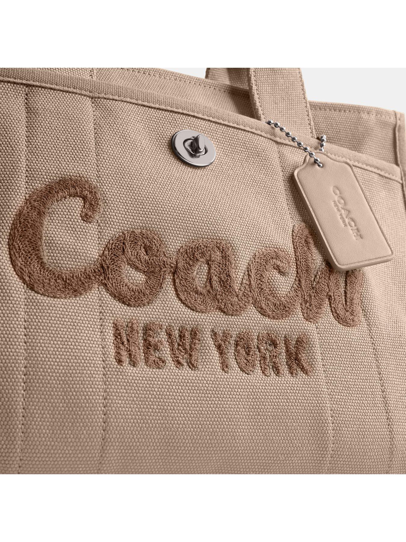 coach-cargo-medium-tote-bag-beigeoutfit