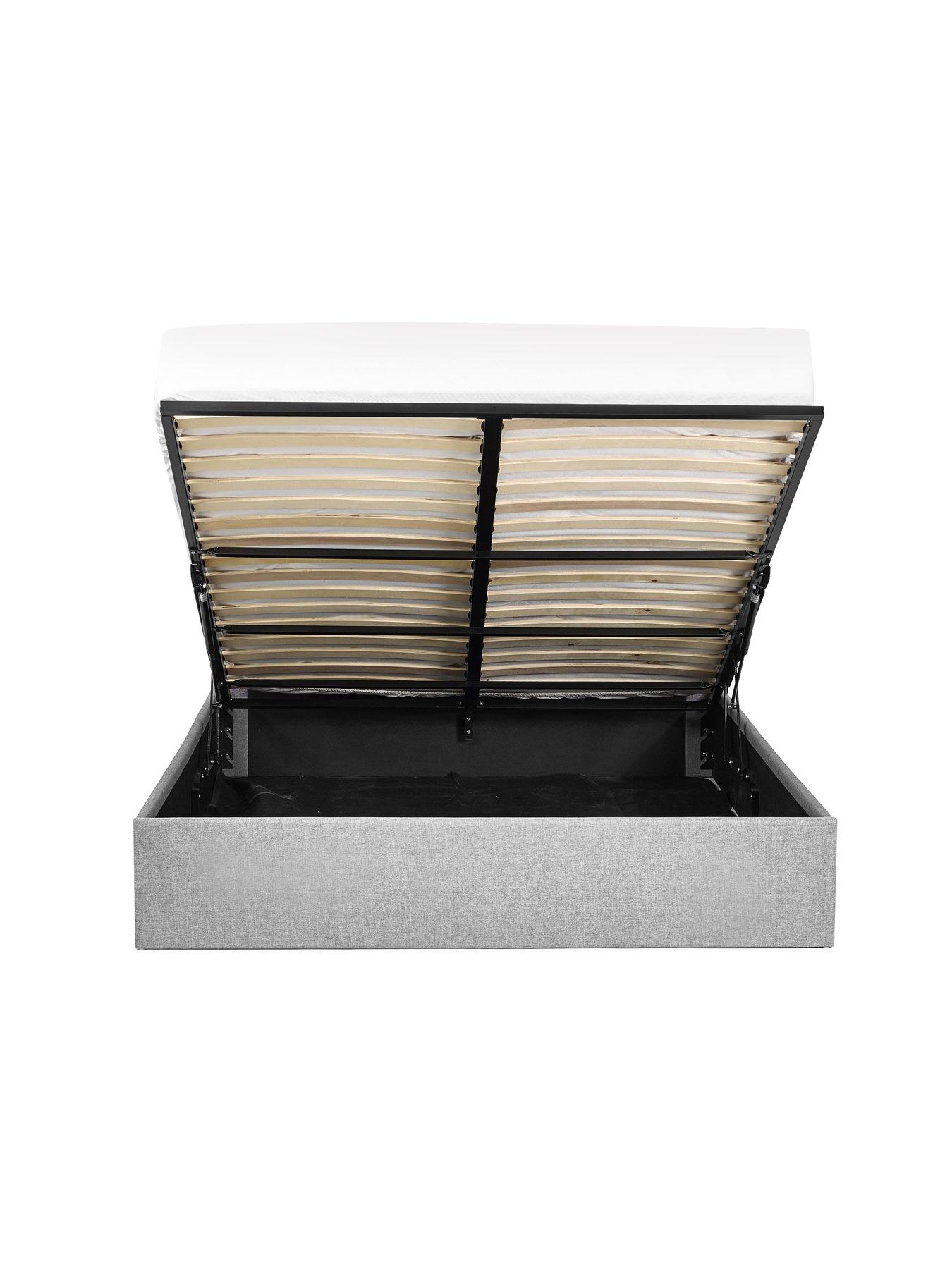 julian-bowen-merida-ottomannbspbeddetail