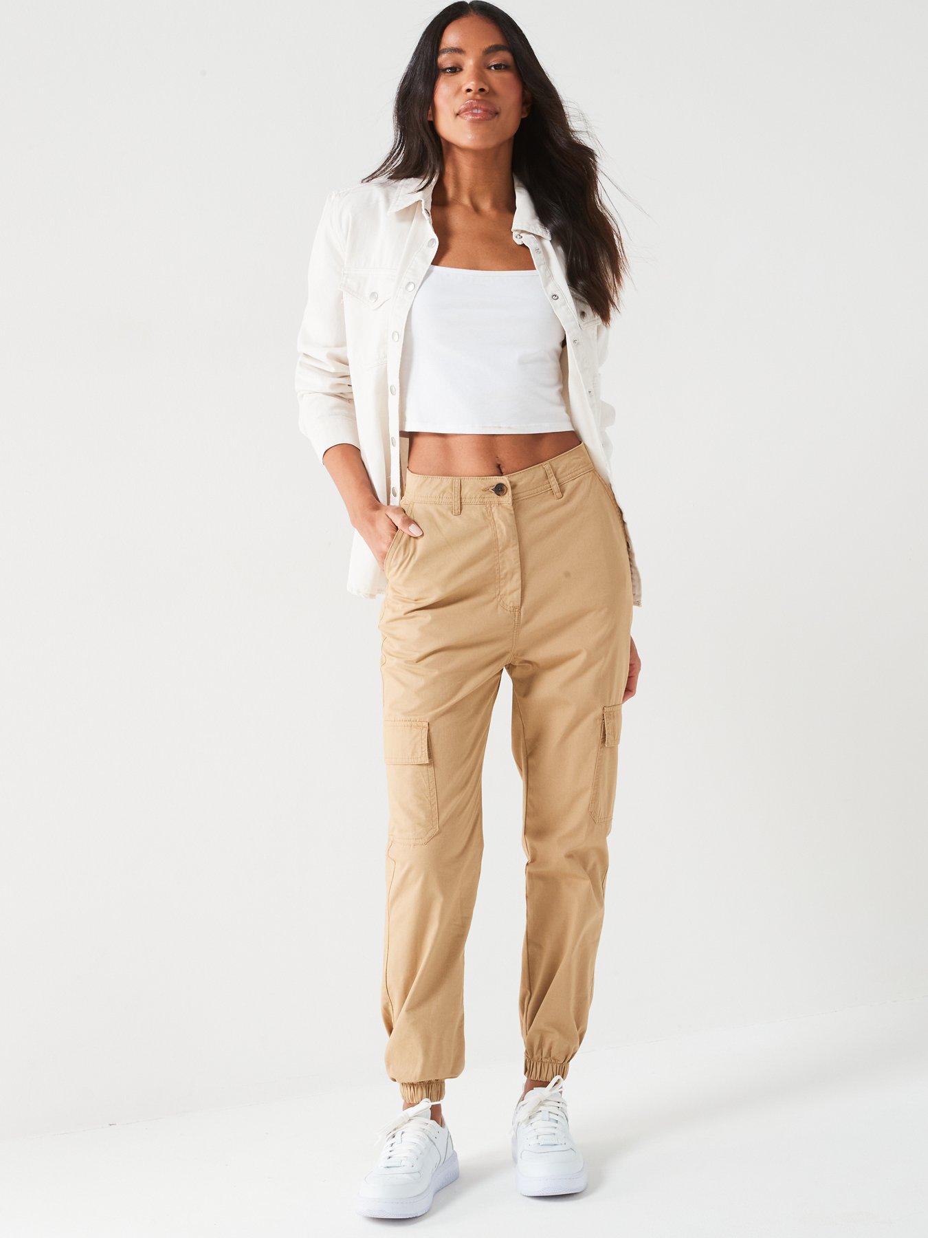 everyday-cotton-cargo-jogger-beigeoutfit