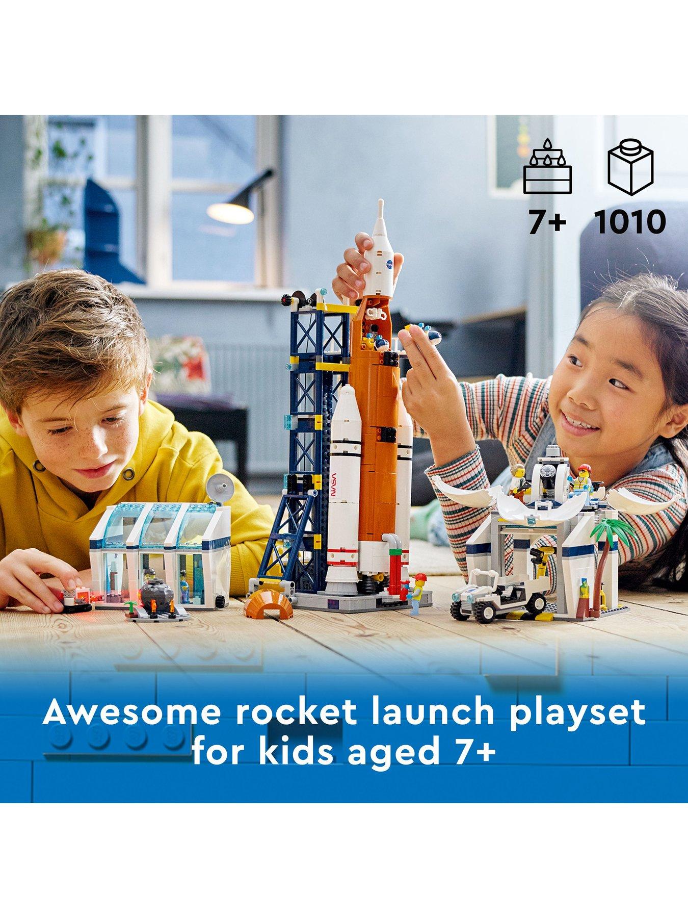 lego-city-rocket-launch-centre-60351-building-kitback