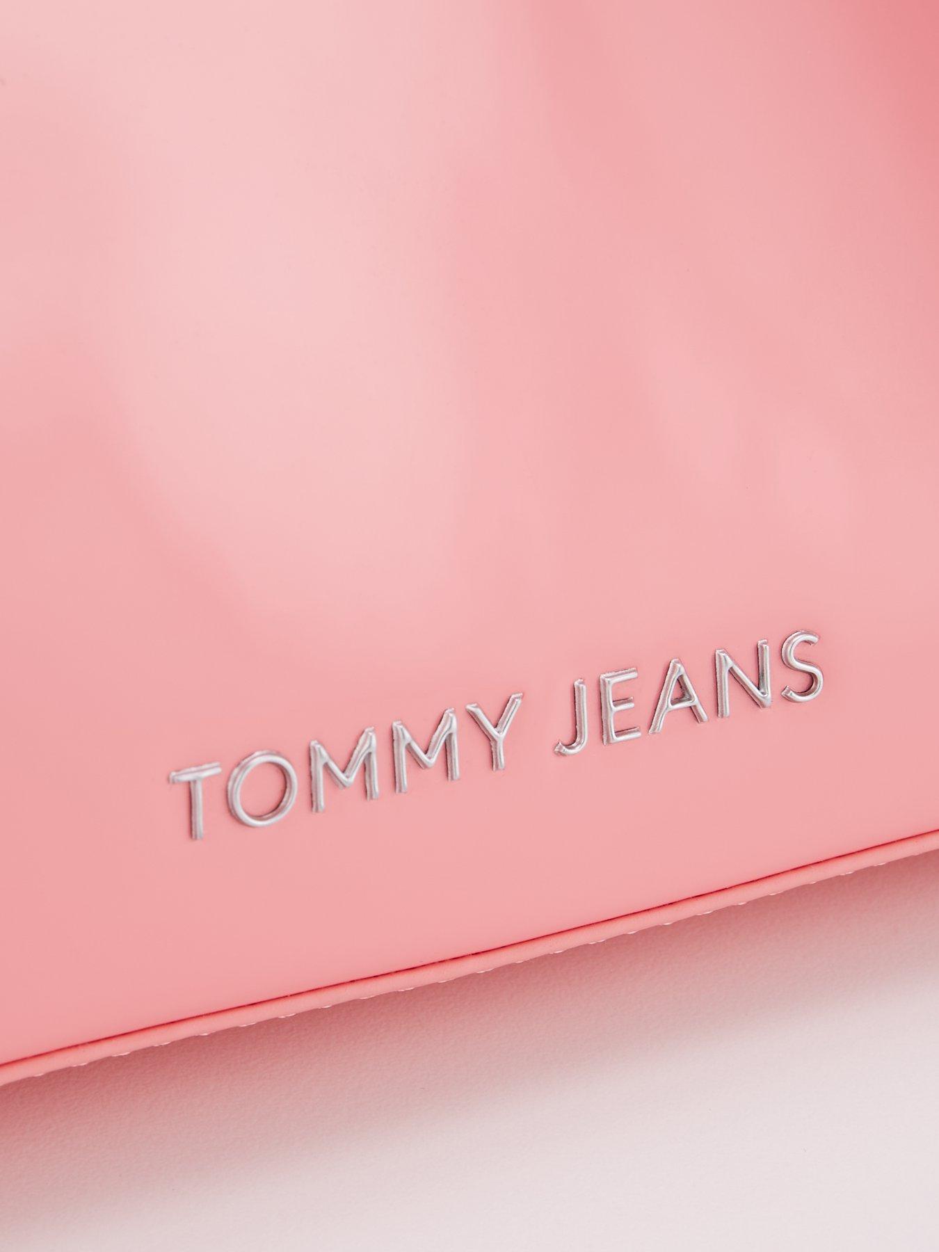 tommy-jeans-essentials-patent-shoulder-bag-pinkoutfit