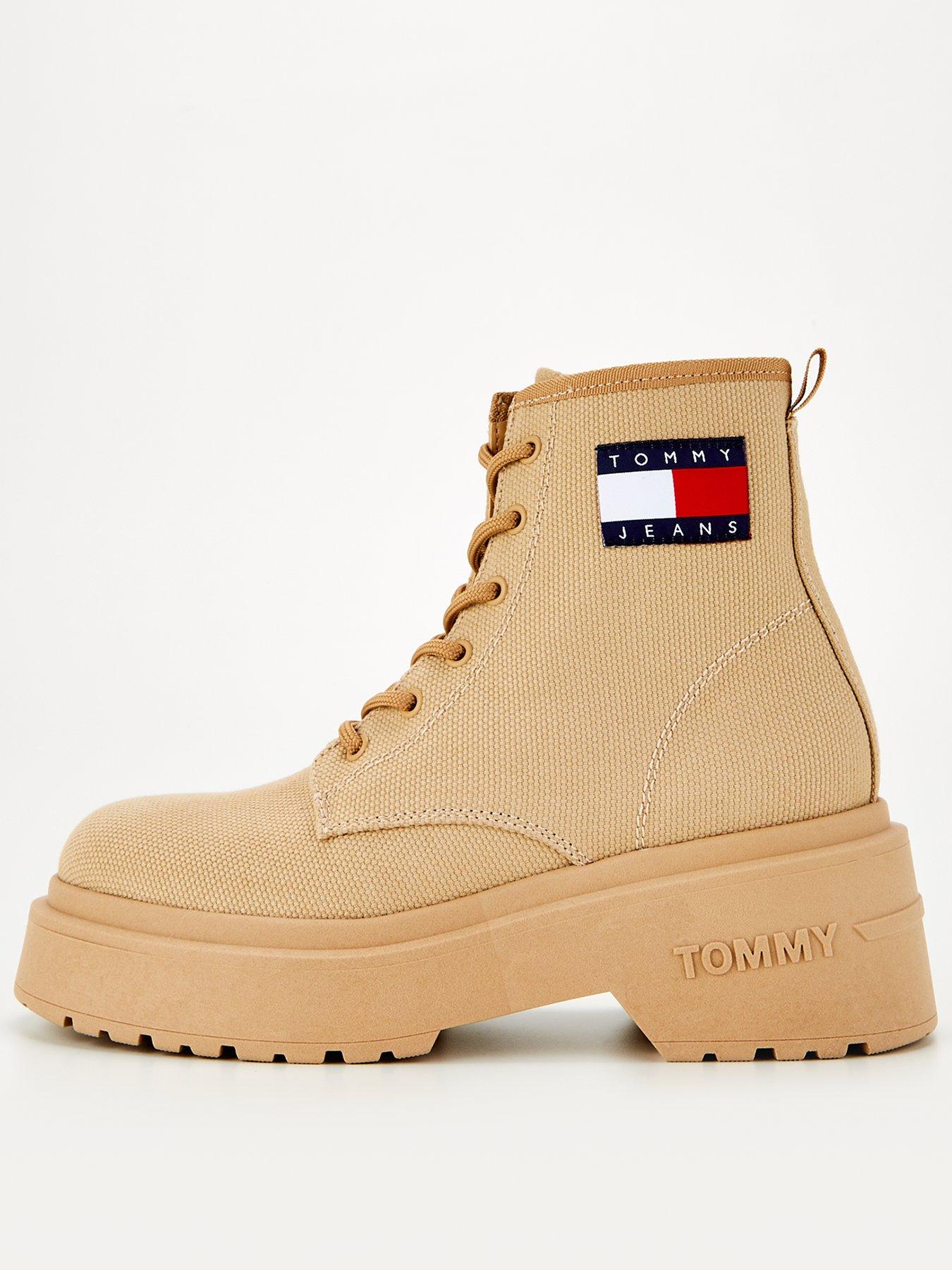 tommy-jeans-logo-lace-up-boots-beige