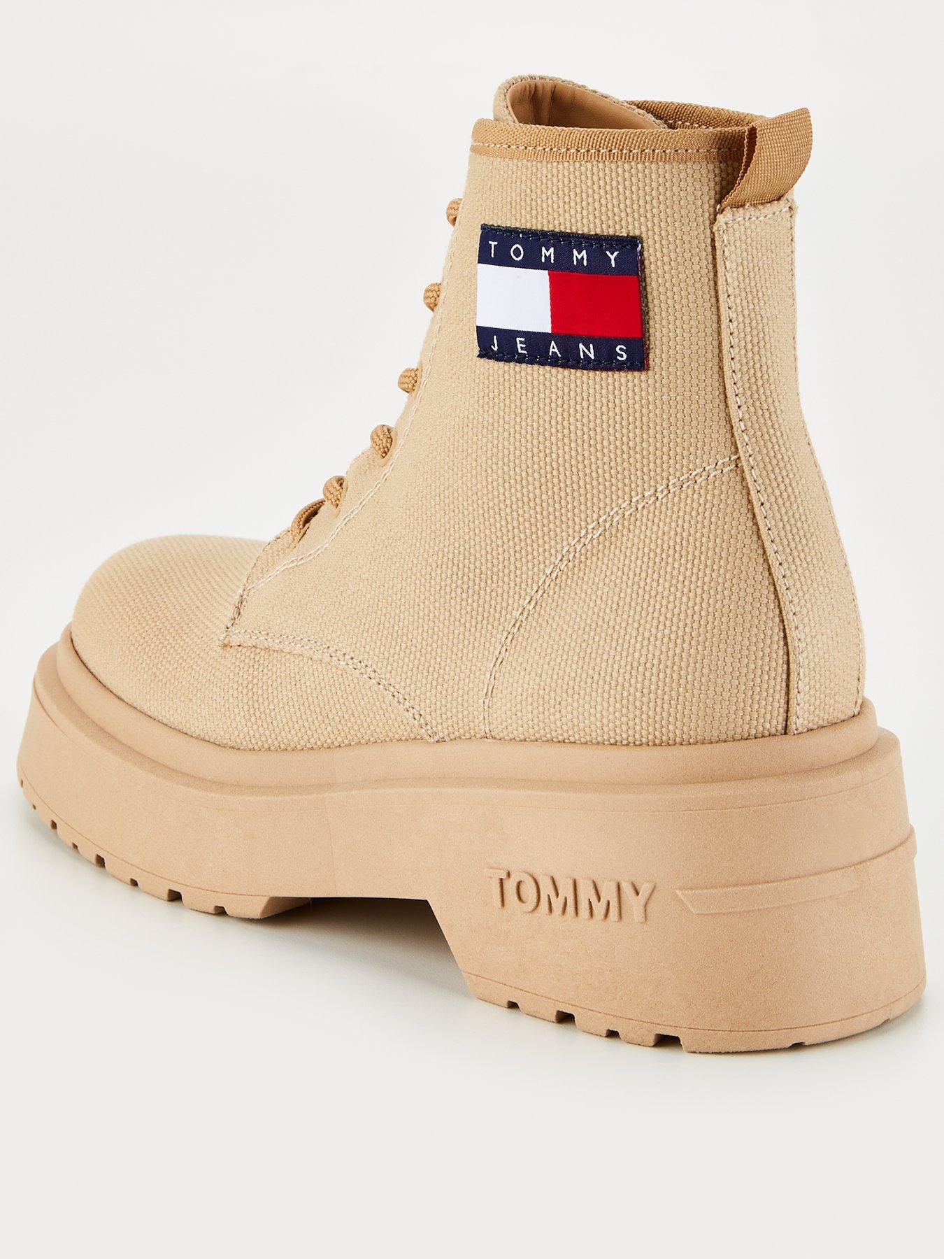 tommy-jeans-logo-lace-up-boots-beigeback