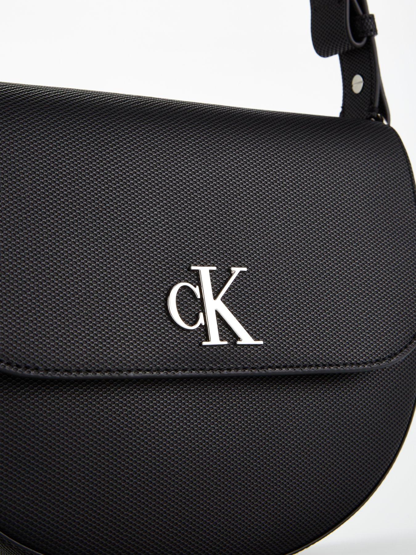 calvin-klein-jeans-monogram-saddle-bag-blackoutfit