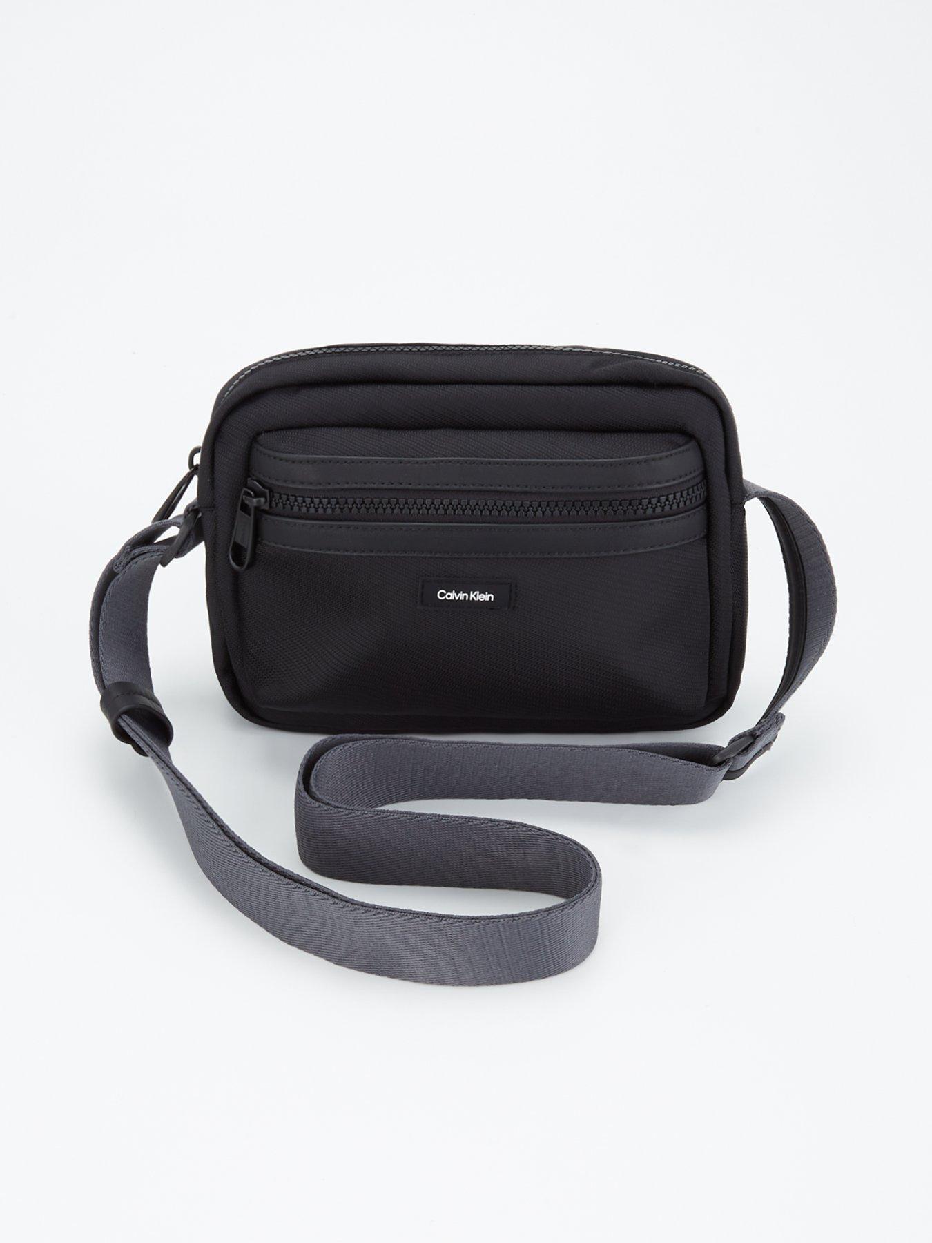 calvin-klein-calvin-klein-ck-essential-camera-bagfront