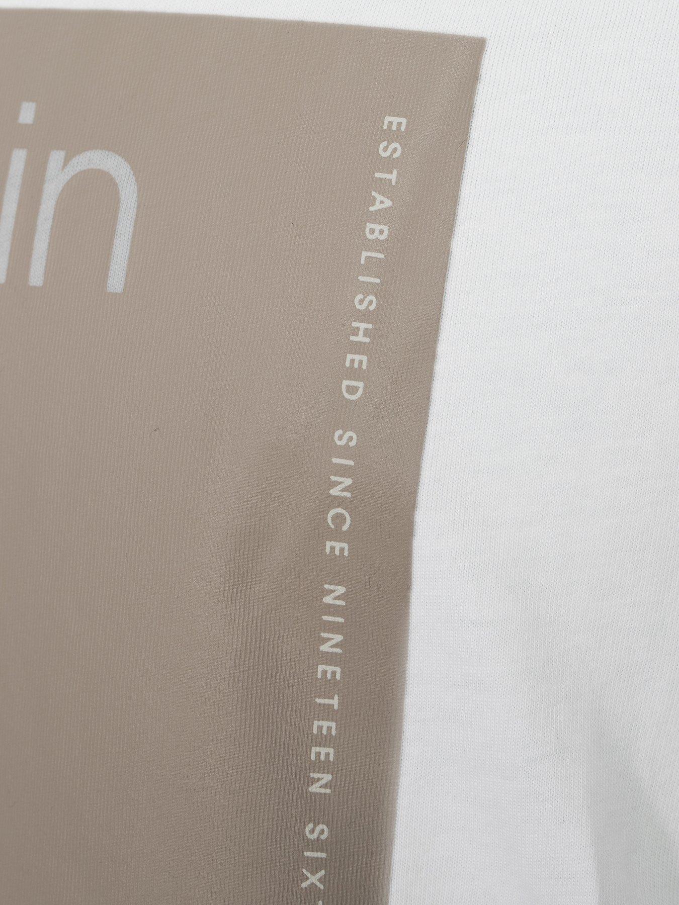 calvin-klein-square-logo-t-shirt-whiteoutfit