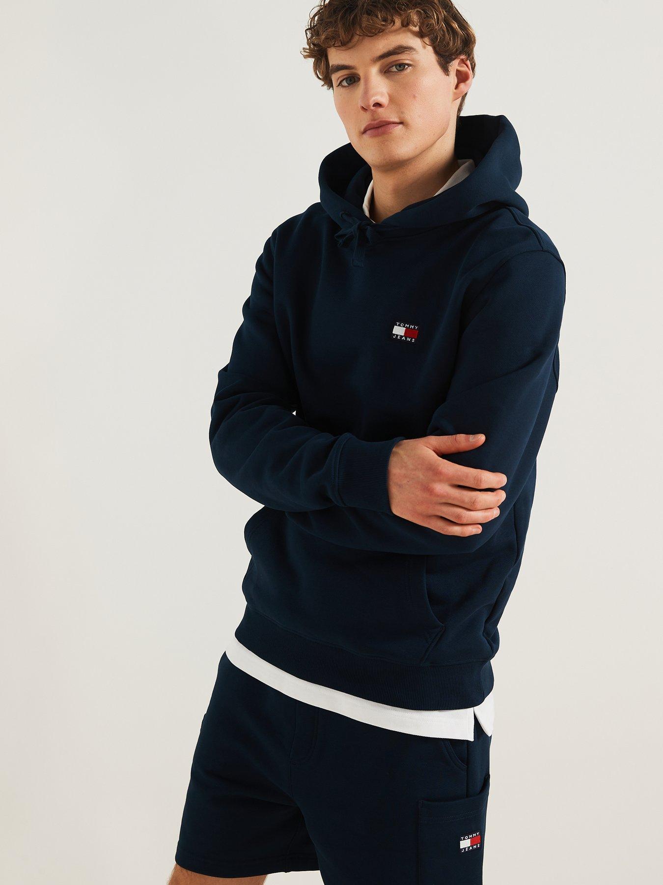 tommy-jeans-badge-overhead-hoodie-navyoutfit