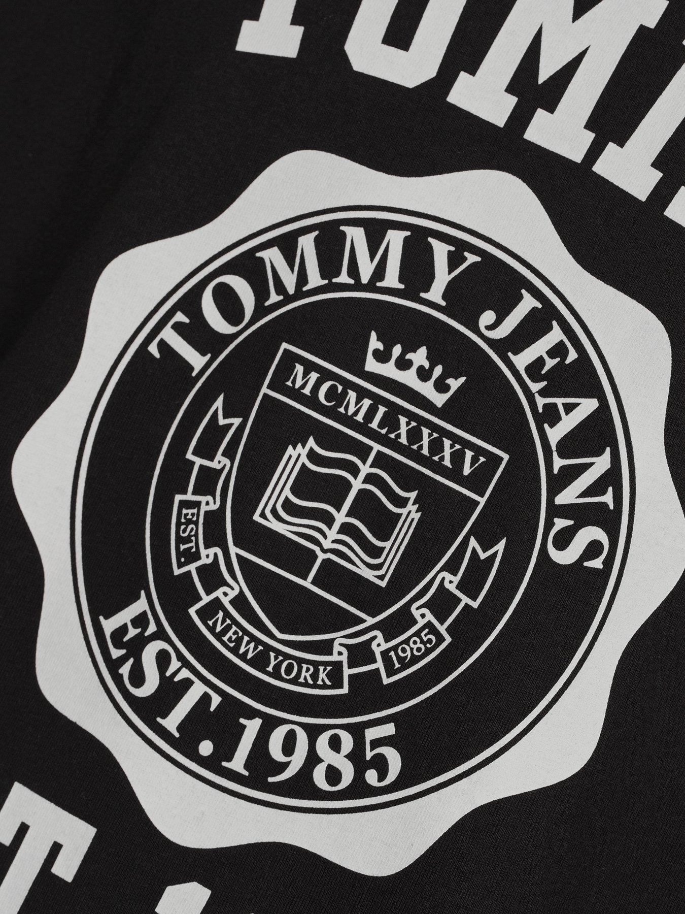 tommy-jeans-crest-varsity-sport-t-shirt-blackoutfit