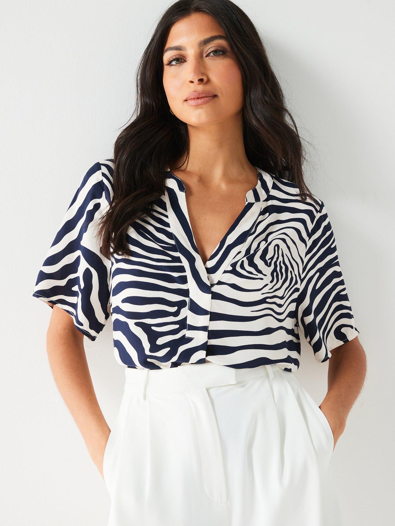 everyday-short-sleeve-notch-neck-zebra-print-shirt-blackwhite