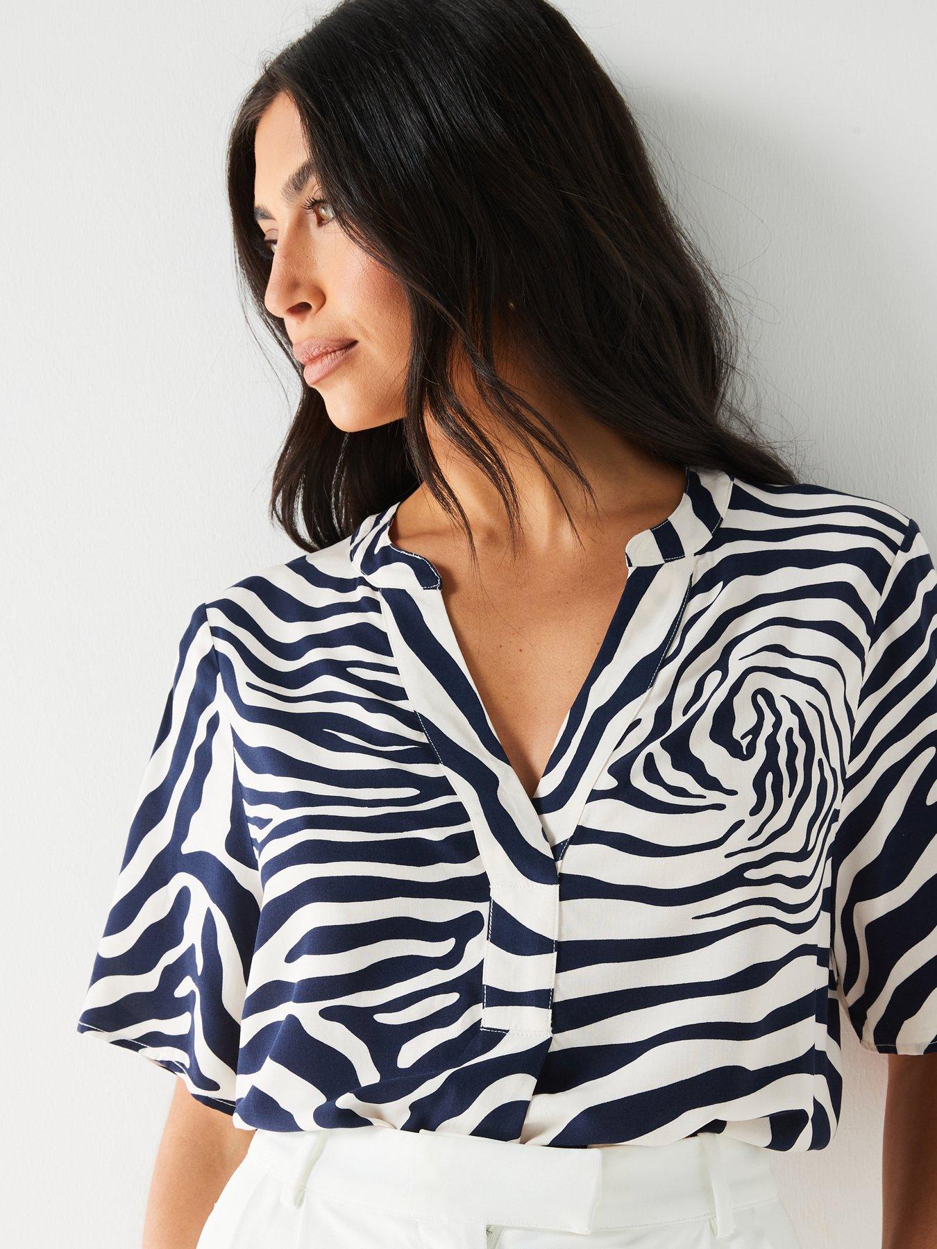 everyday-short-sleeve-notch-neck-zebra-print-shirt-blackwhiteoutfit