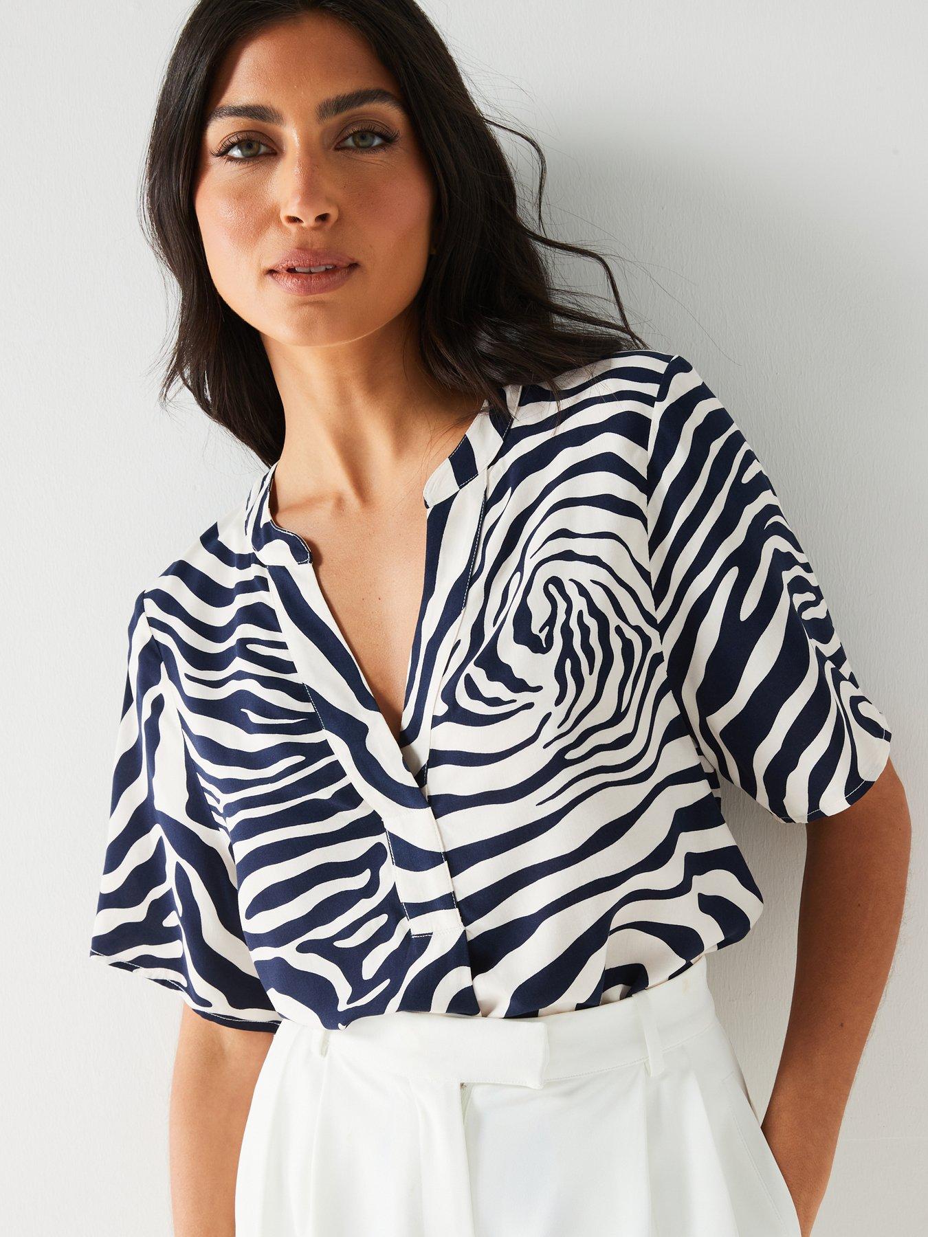 everyday-short-sleeve-notch-neck-zebra-print-shirt-blackwhitedetail