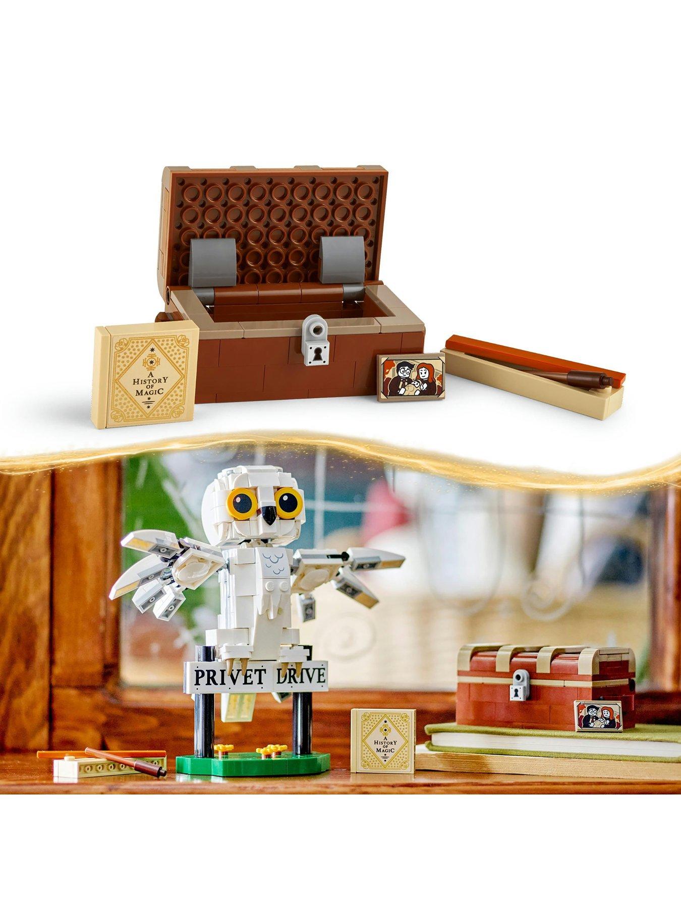 Image 4 of 7 of LEGO Harry Potter Hedwig at 4 Privet Drive Set 76425