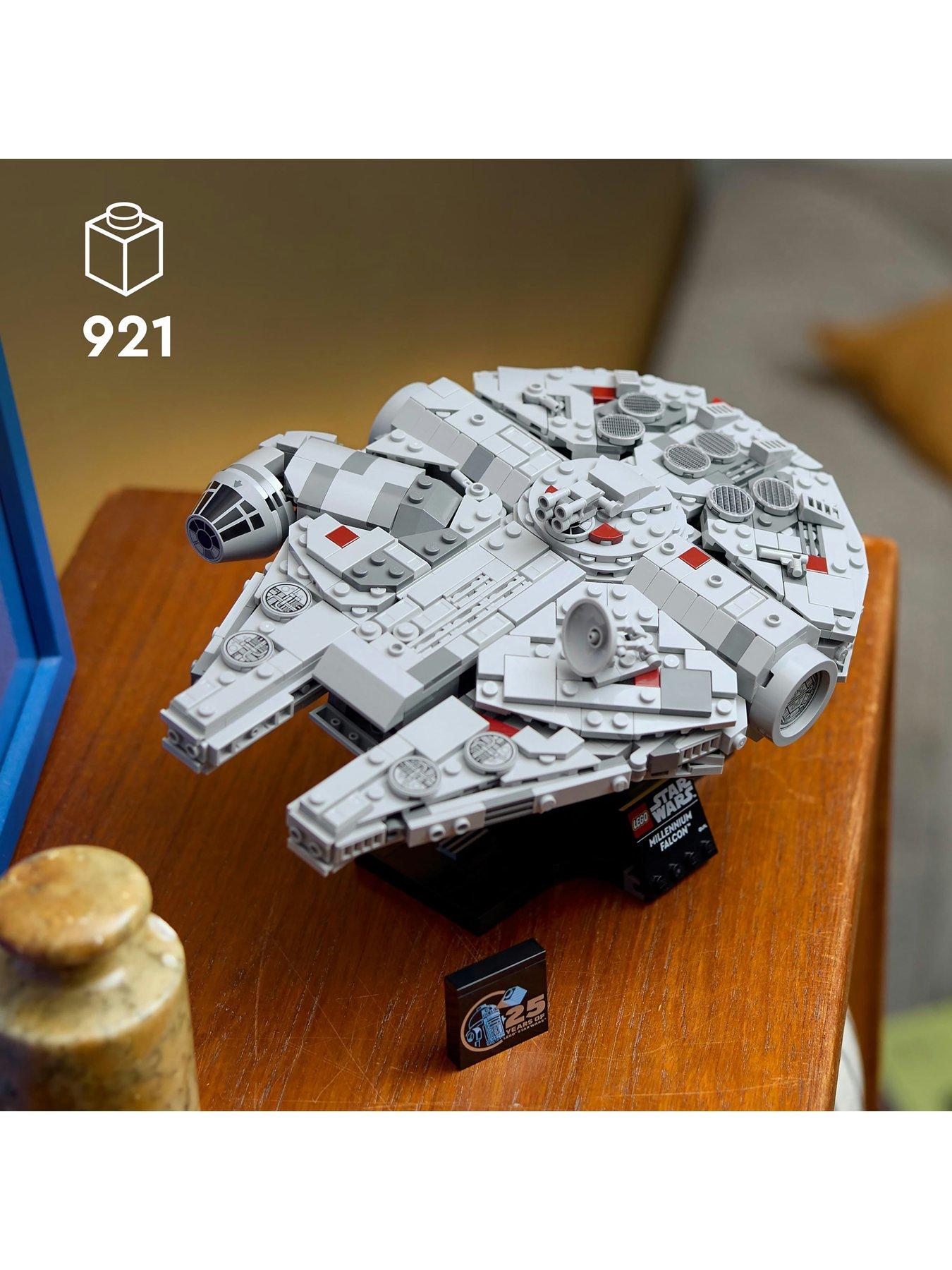 lego-star-wars-star-wars-millennium-falcon-75375stillFront