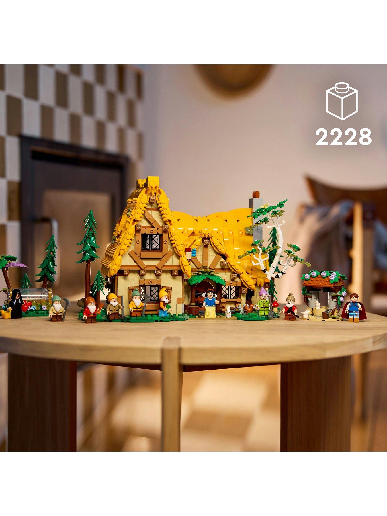 lego-disney-snow-white-and-the-seven-dwarfsrsquo-cottage-43242stillFront