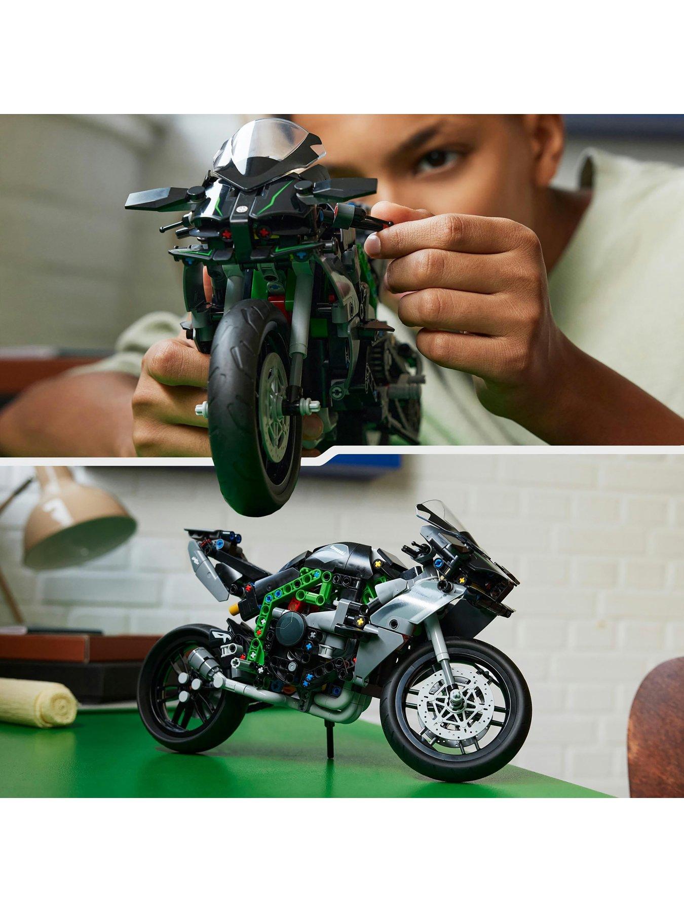 Image 5 of 8 of LEGO Technic Kawasaki Ninja H2R Motorcycle 42170