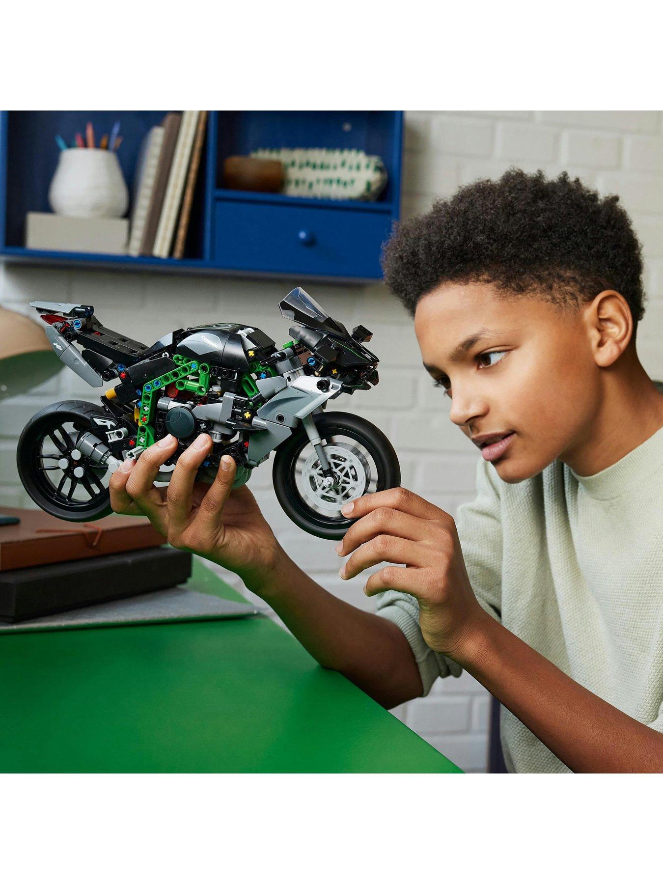 Image 6 of 8 of LEGO Technic Kawasaki Ninja H2R Motorcycle 42170