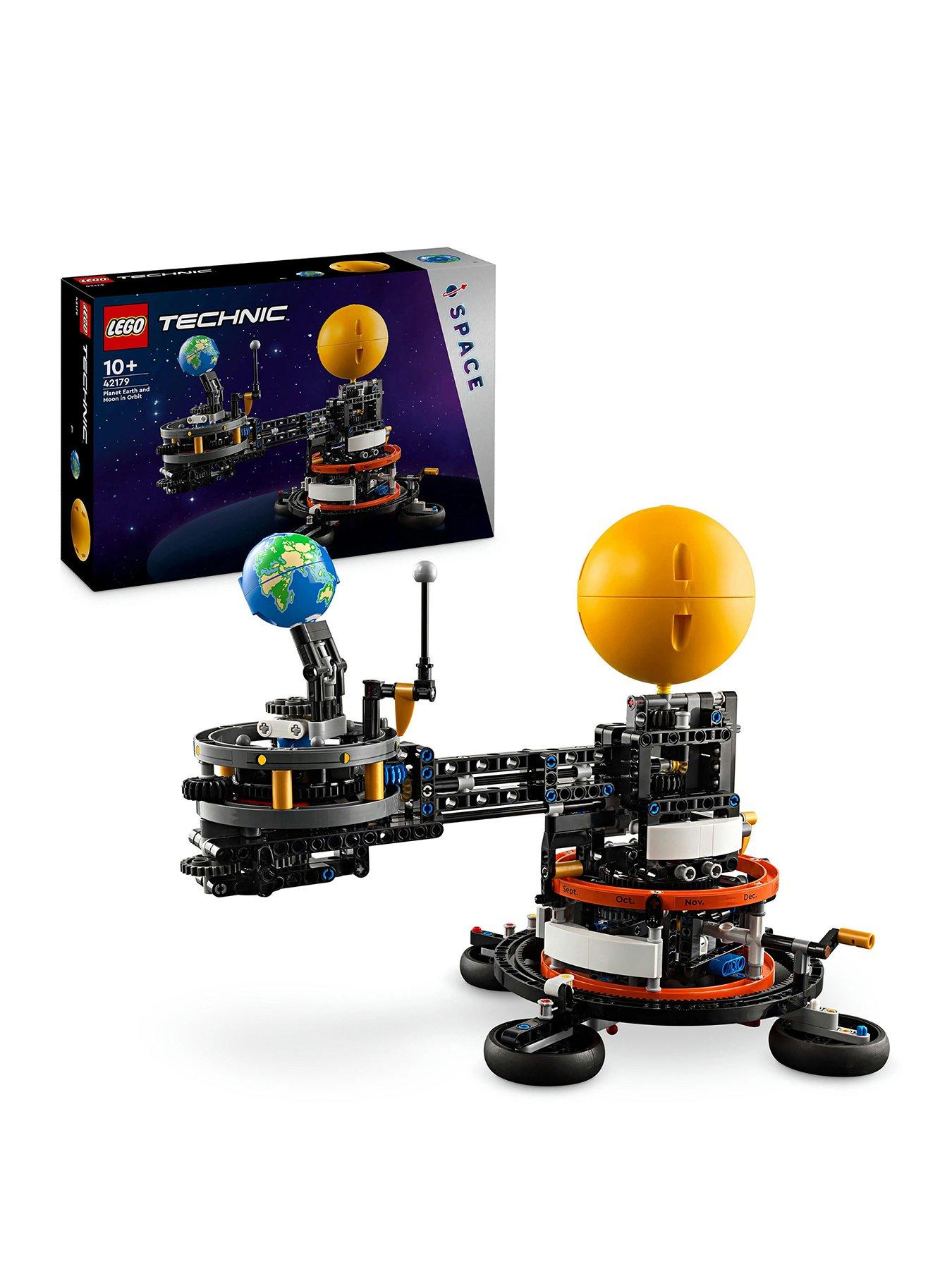 lego-technic-planet-earth-and-moon-in-orbit-42179