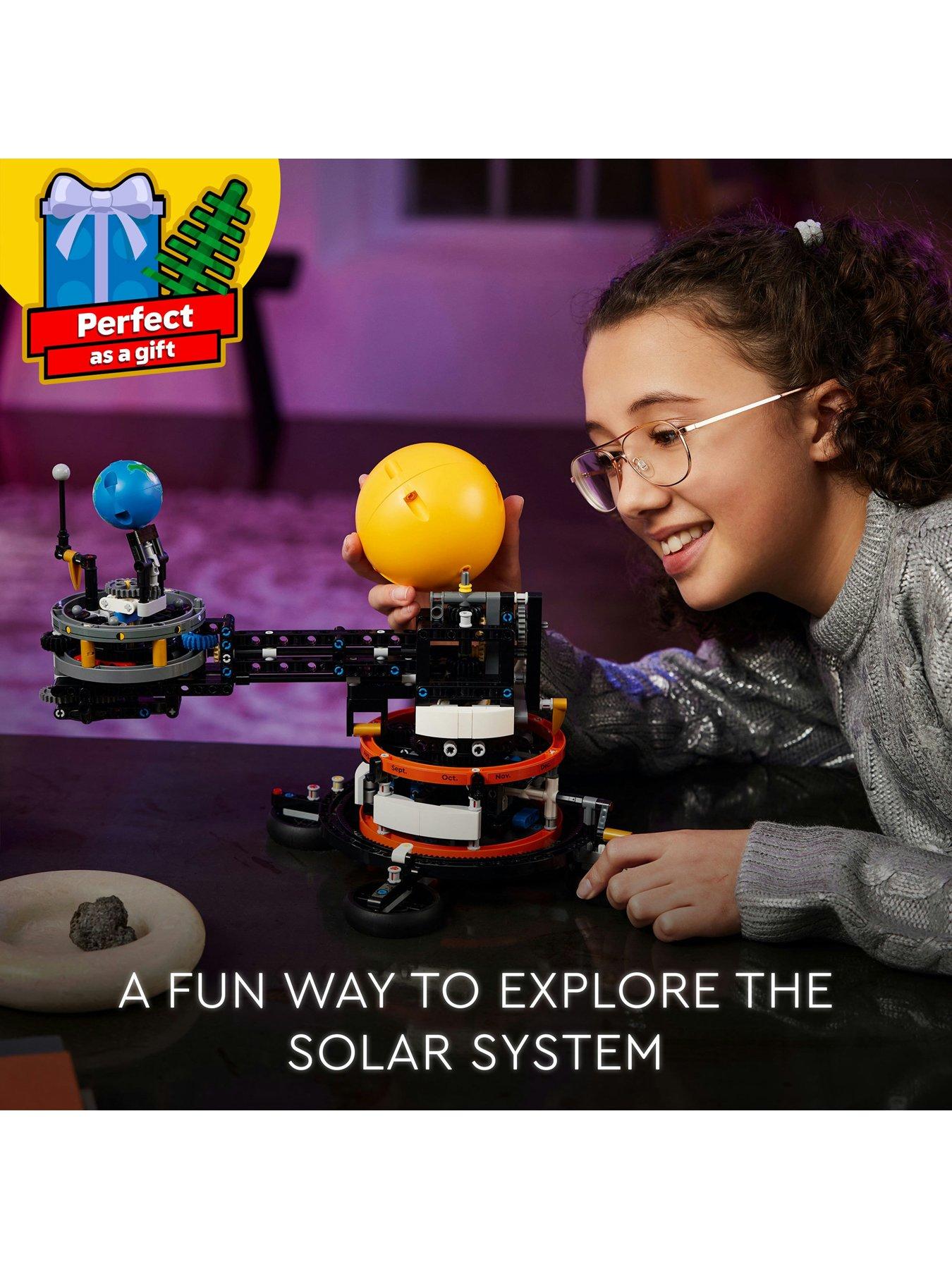 Image 3 of 8 of LEGO Technic Planet Earth and Moon in Orbit 42179