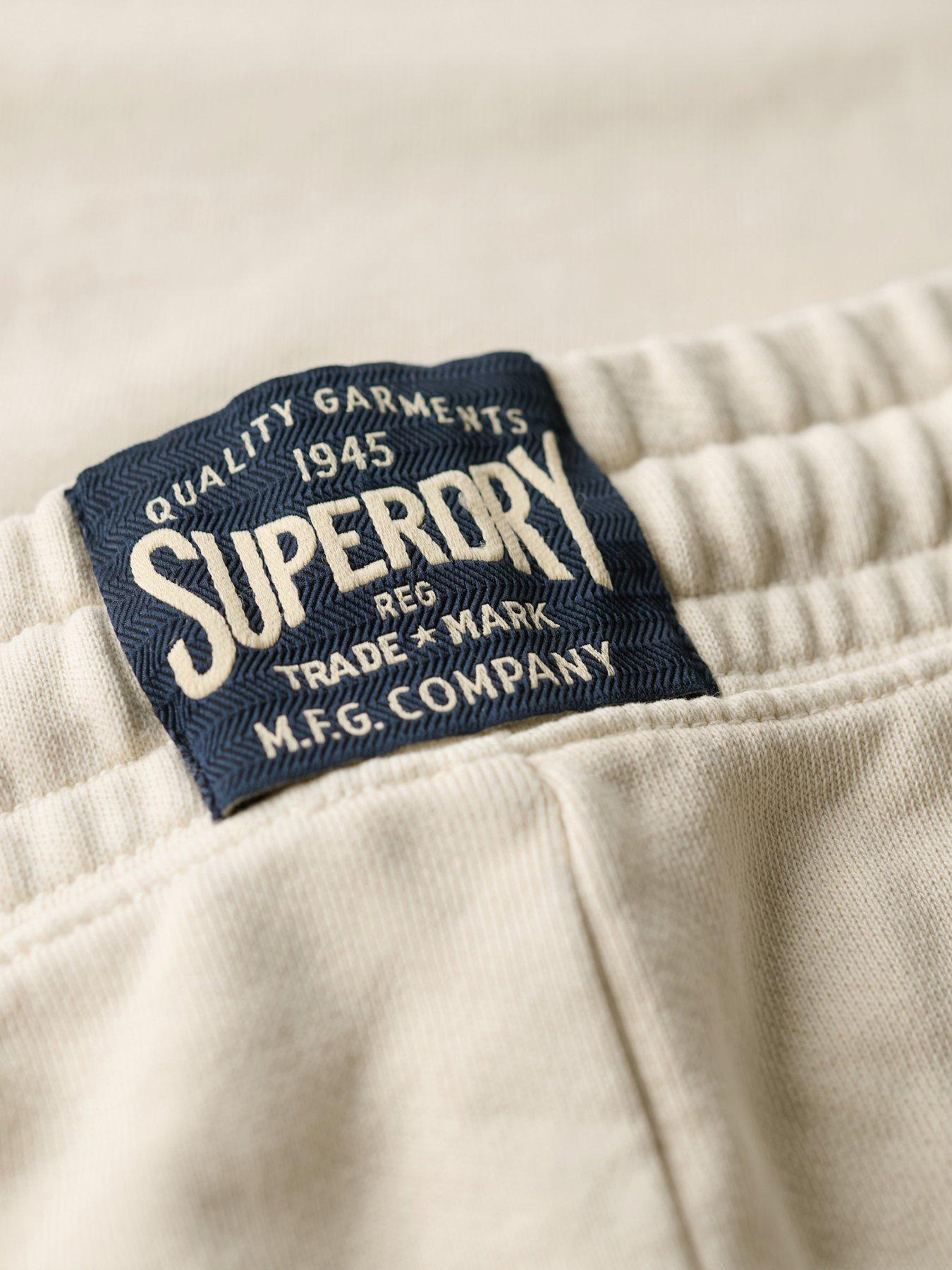 superdry-vintage-wide-cargo-jogger-beigeoutfit