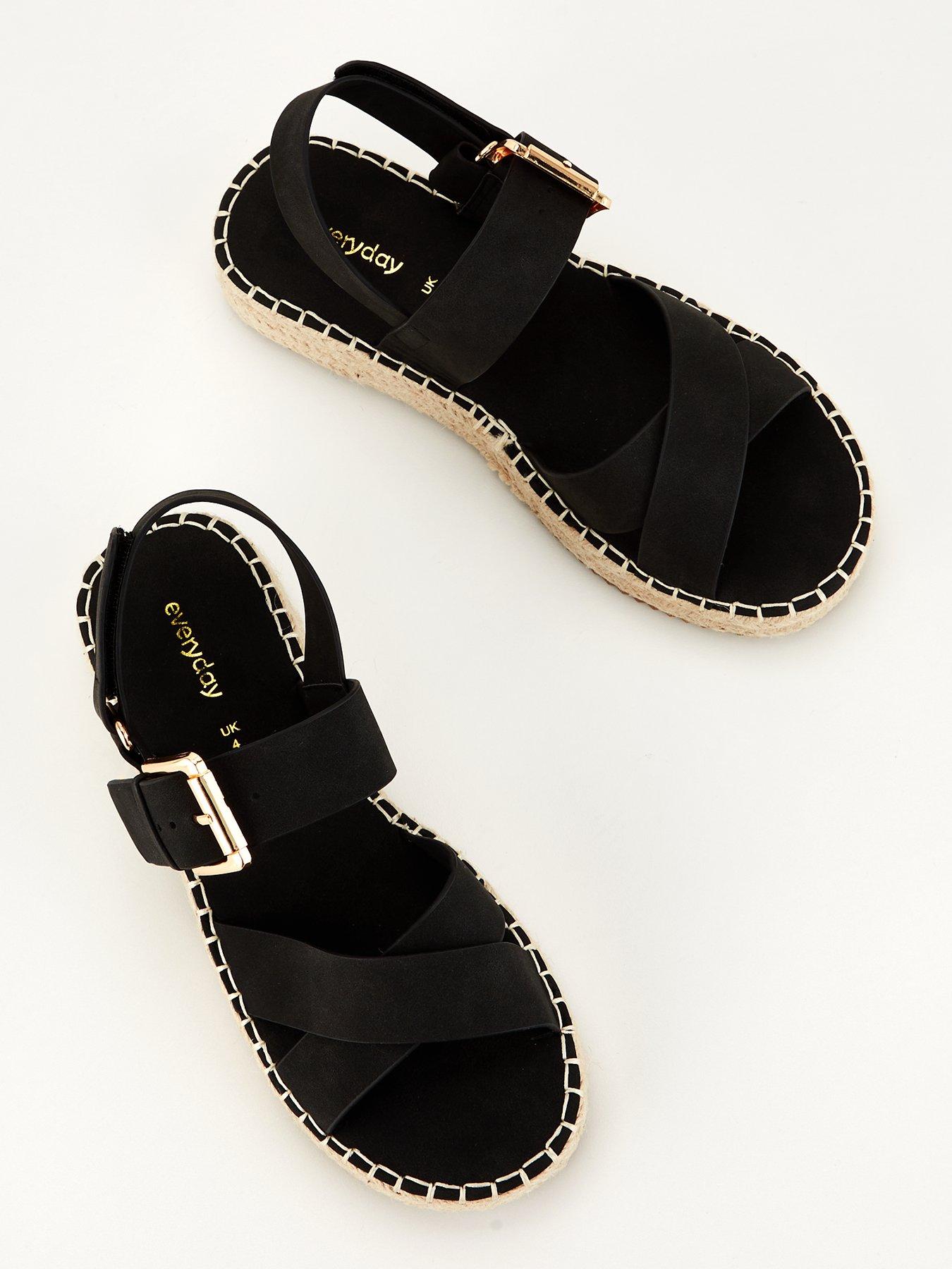 everyday-cross-strap-buckle-sandal-blackoutfit