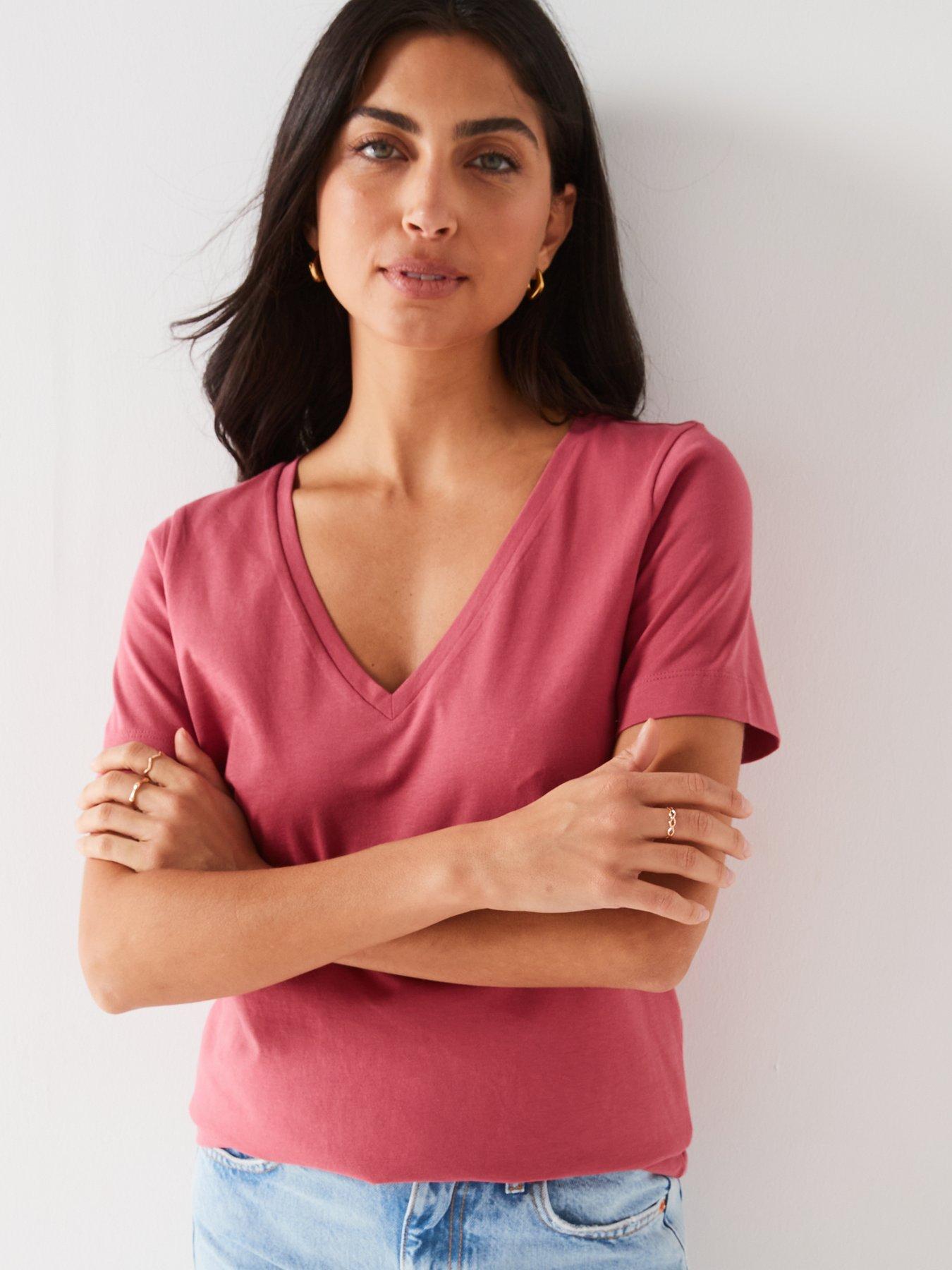 everyday-the-essential-v-neck-t-shirt-pinkoutfit