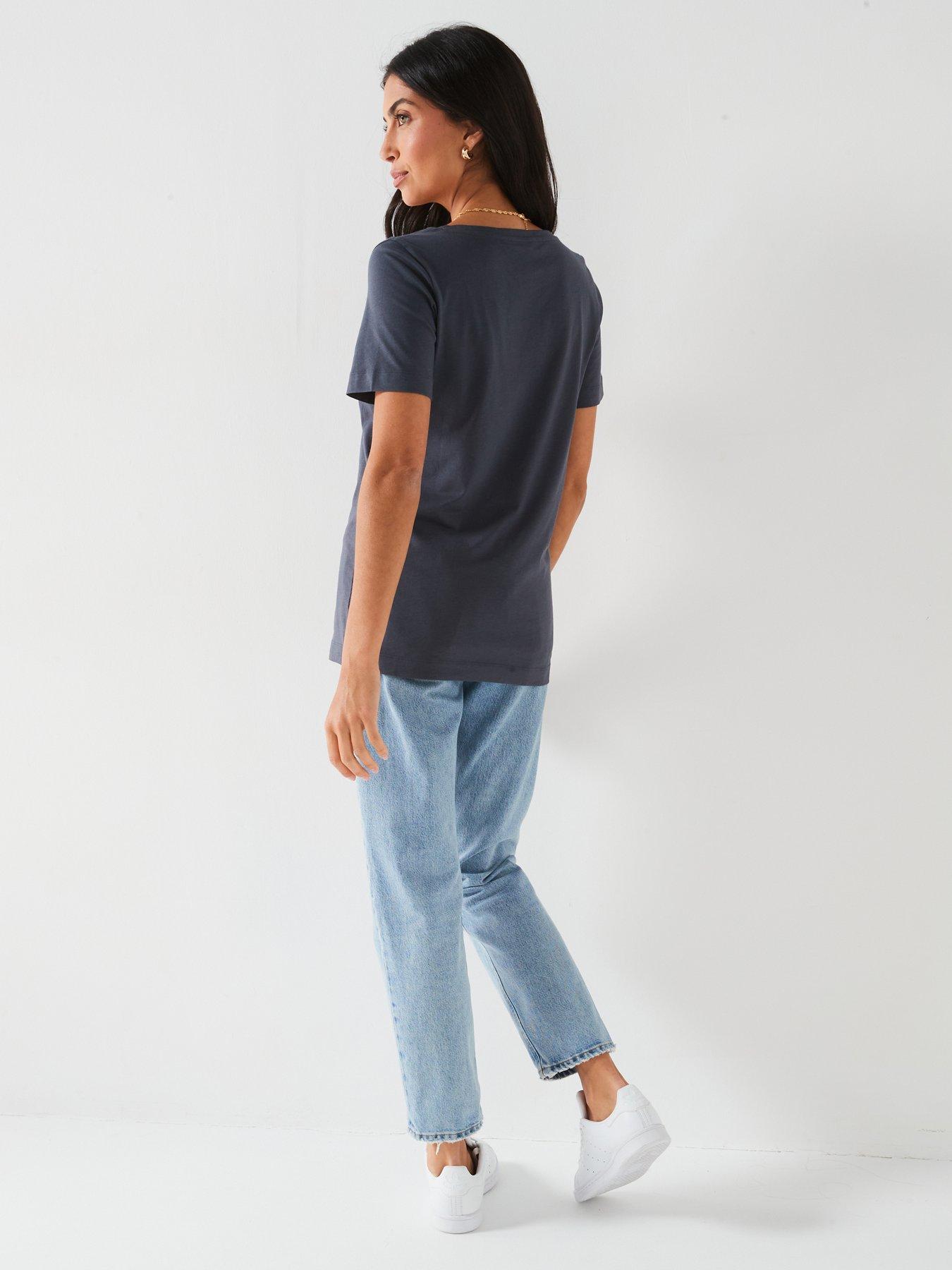 everyday-the-essential-v-neck-t-shirt-greydetail