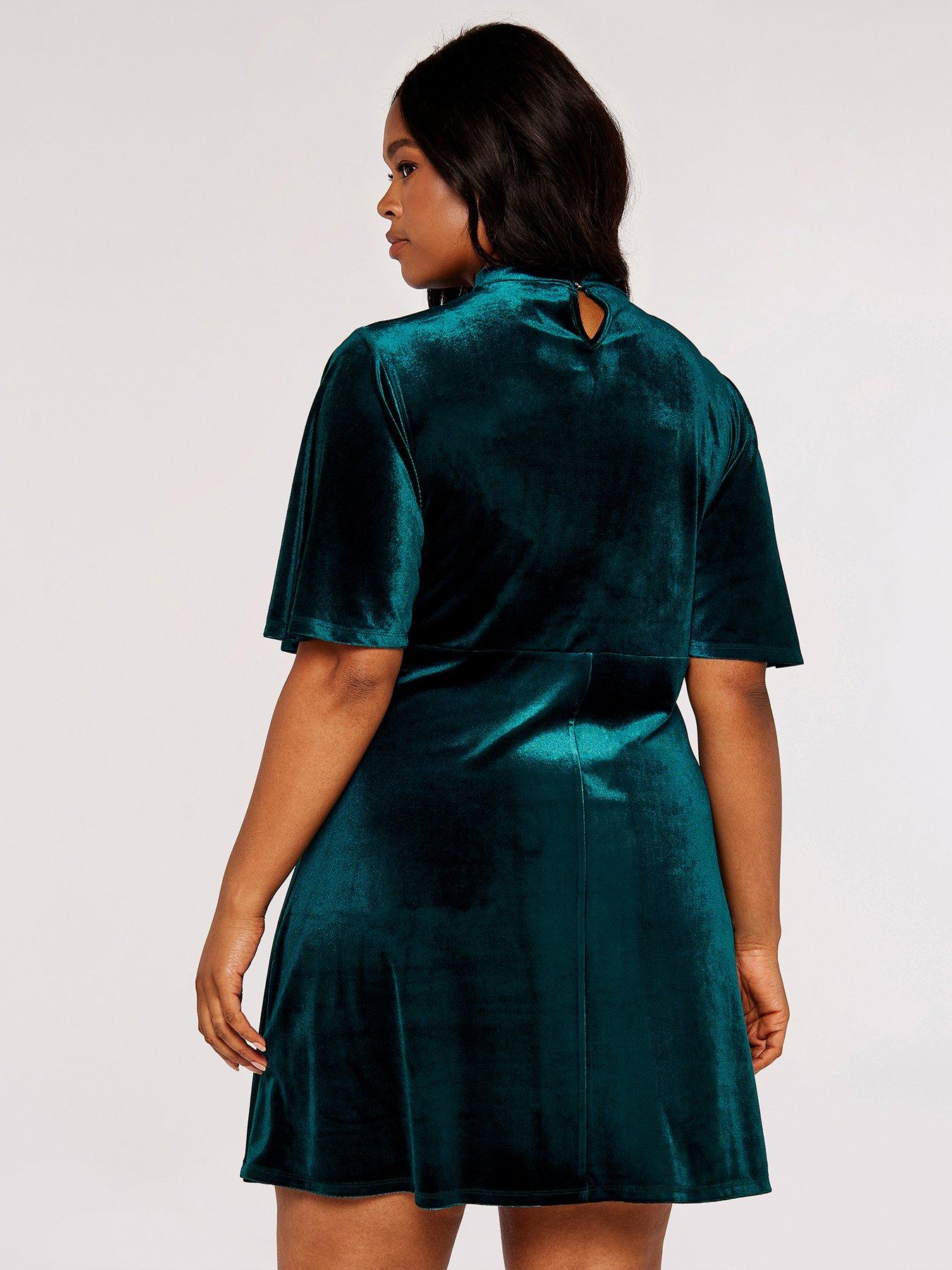 Apricot green 2024 velvet dress