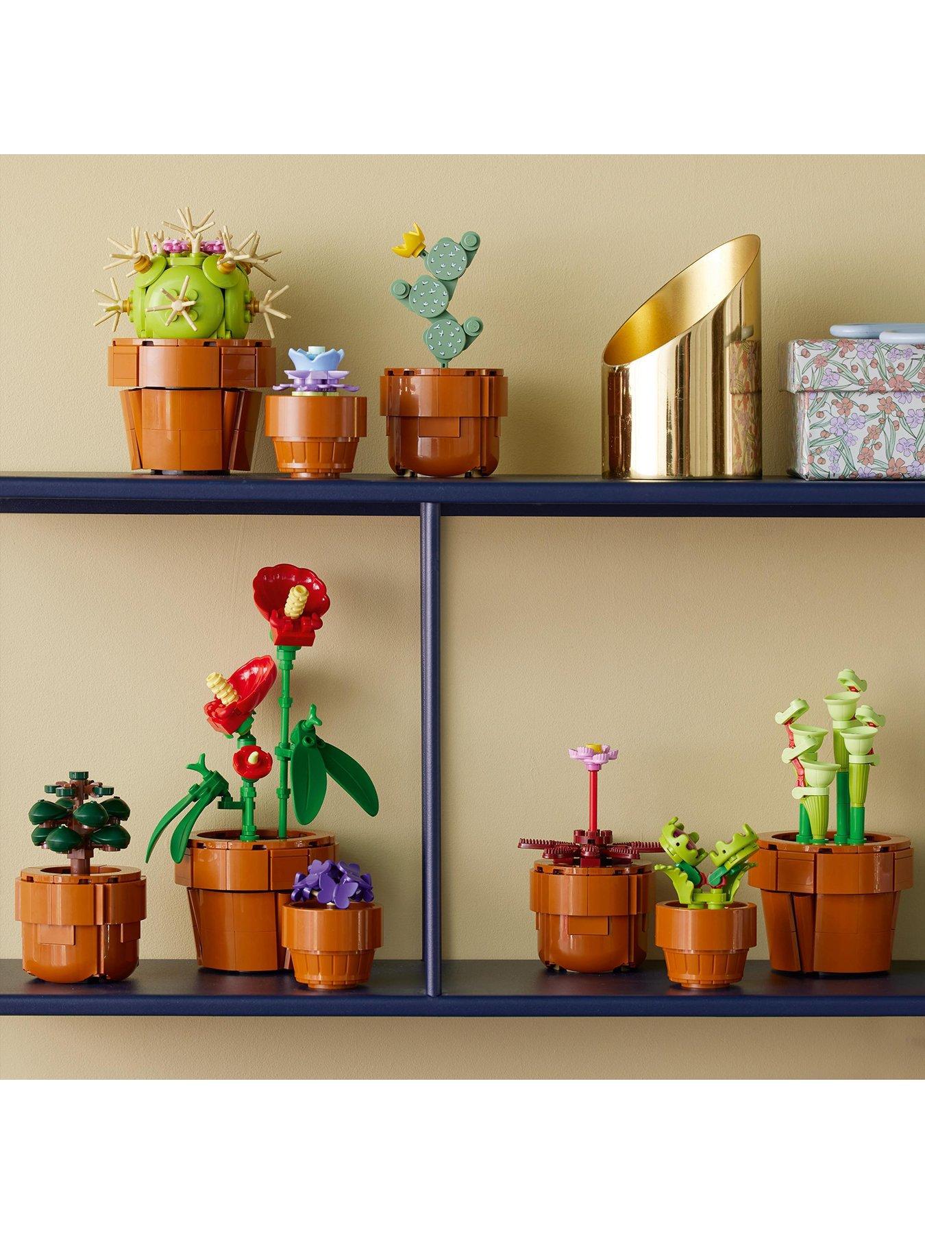 Image 3 of 8 of LEGO Botanical Botanicals Tiny Plants 10329