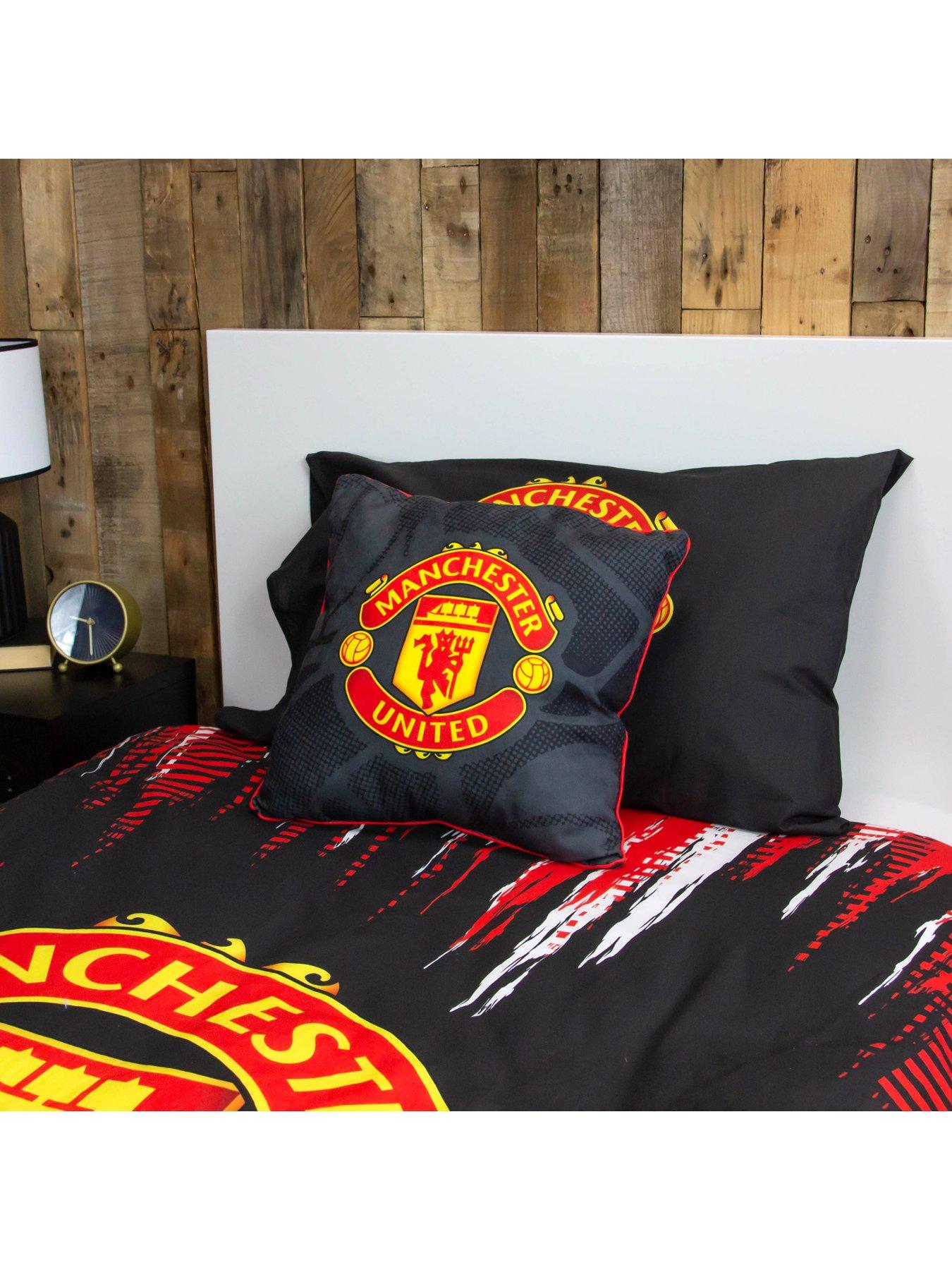 manchester-united-manchester-united-square-cushionoutfit