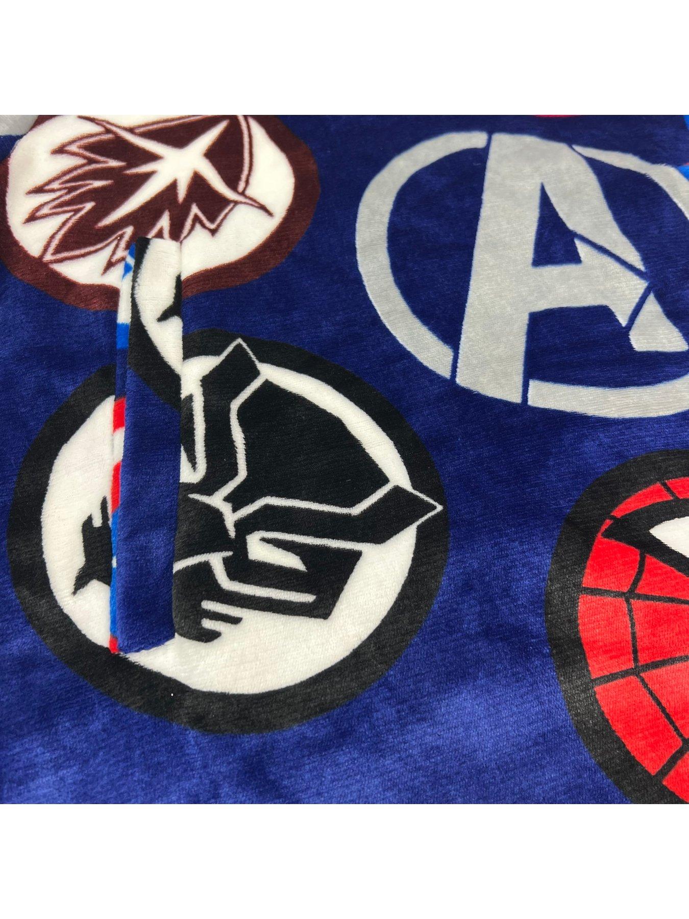 marvel-avengers-wearable-fleece-hoodiedetail