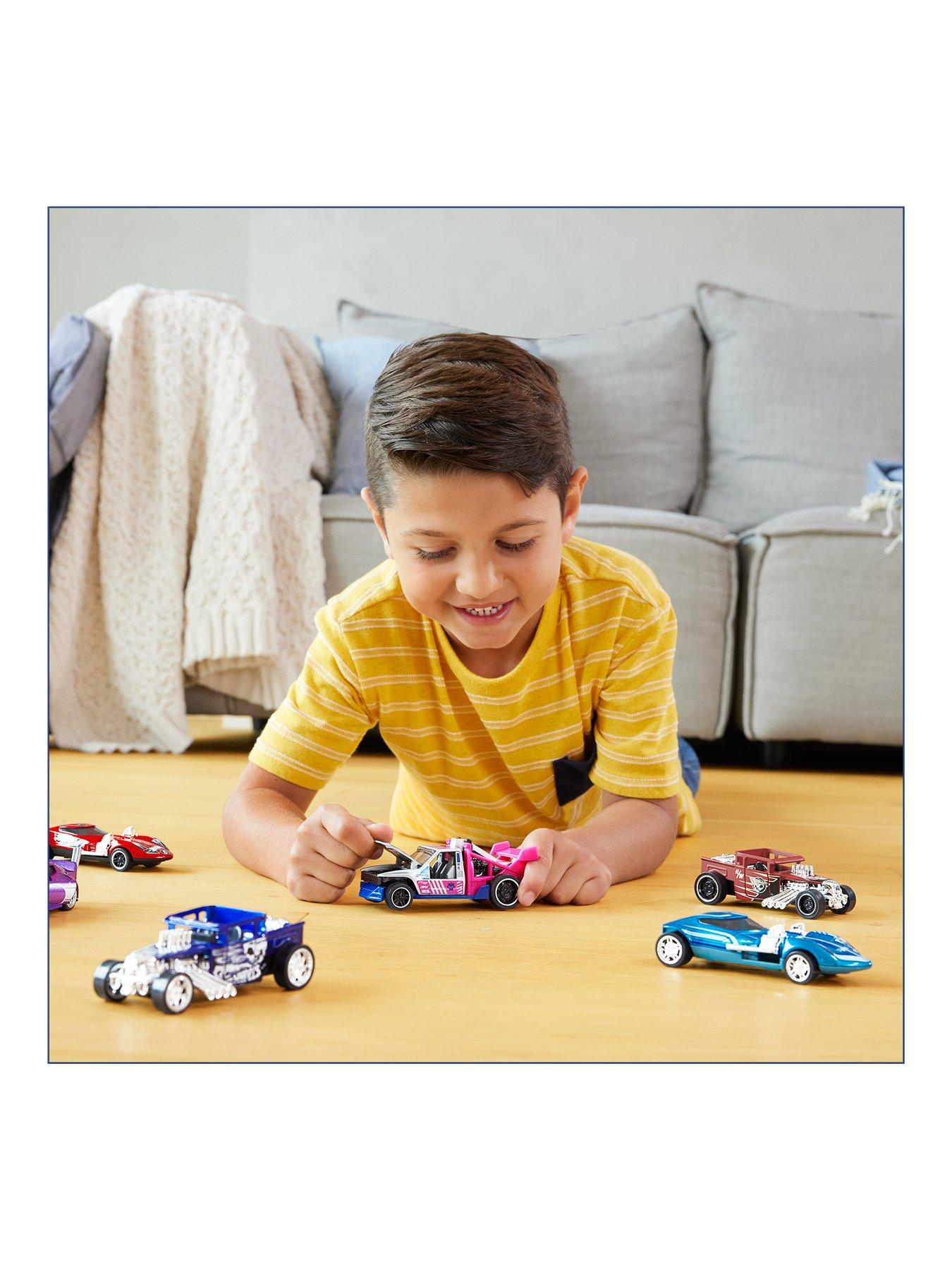 Image 2 of 8 of Hot Wheels Pull-Back Speeders Die-cast Vehicle Assortment