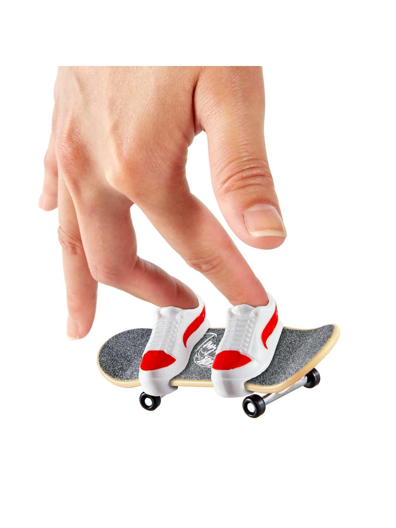 hot-wheels-skate-4-pack-fingerboard-assortmentoutfit