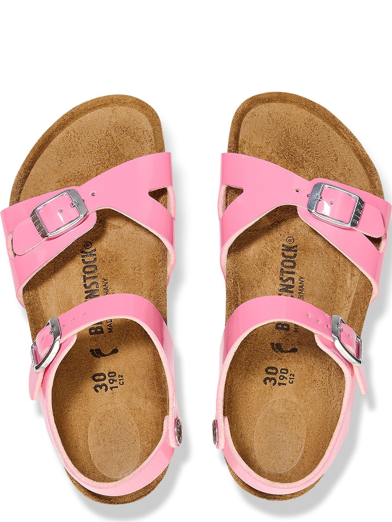 birkenstock-kids-rio-patent-candy-pink-sandaloutfit