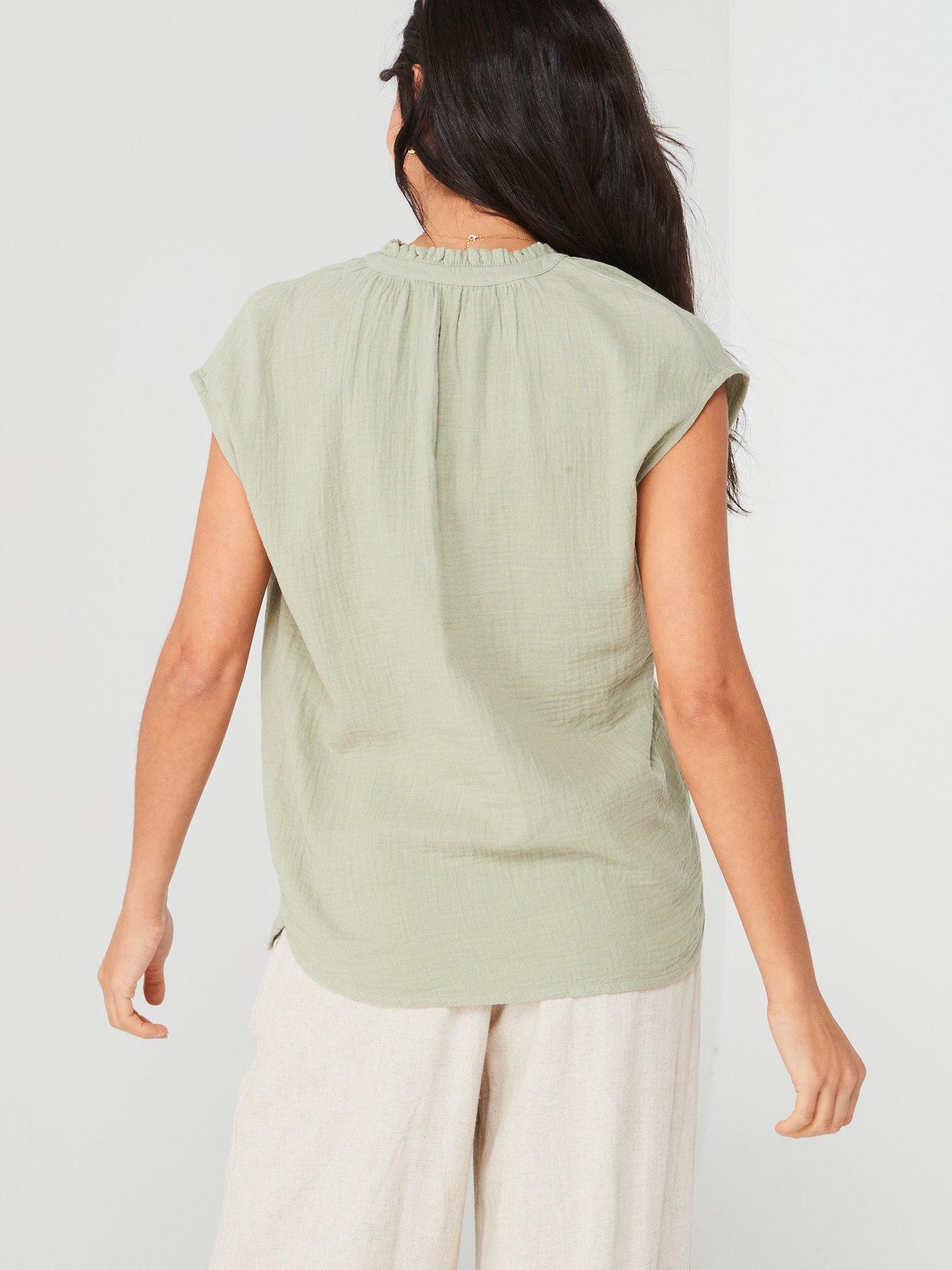 v-by-very-crinkle-sleeveless-longline-blouse-greenstillFront