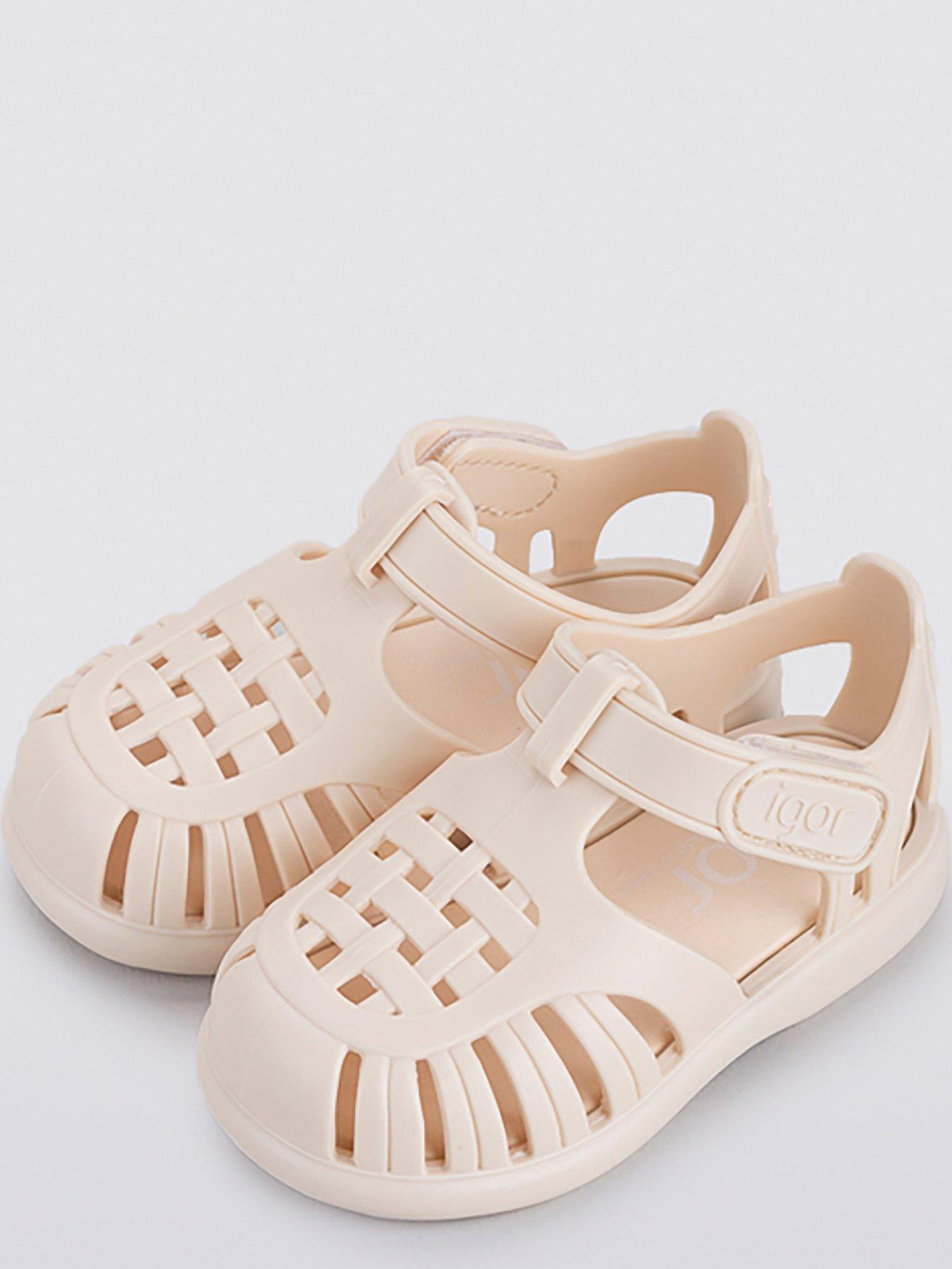 igor-tobby-jelly-sandal-whiteoutfit