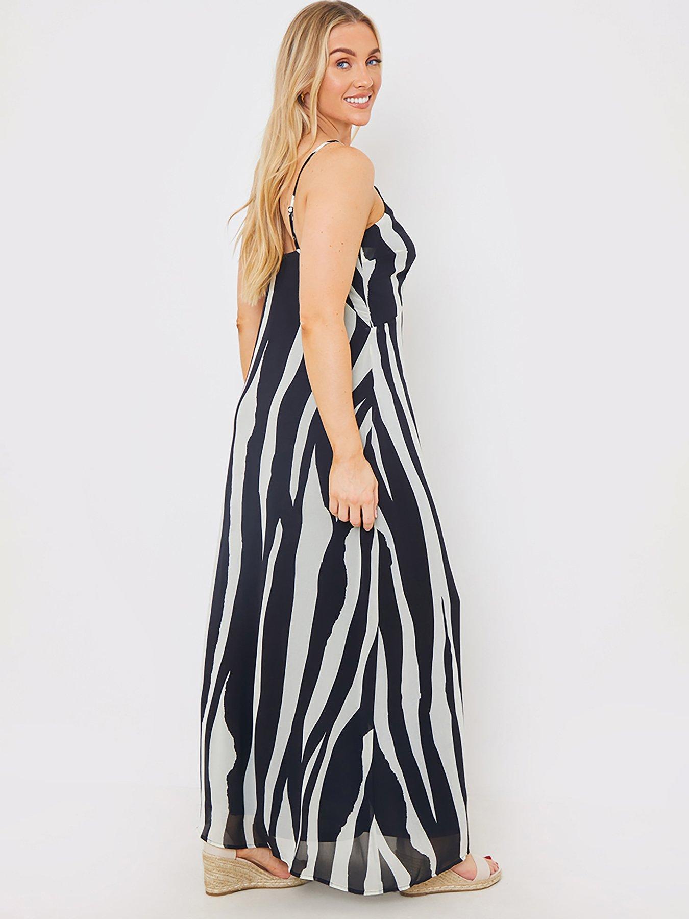 in-the-style-jac-jossa-abstract-print-front-cut-out-detail-maxi-dress-blackdetail