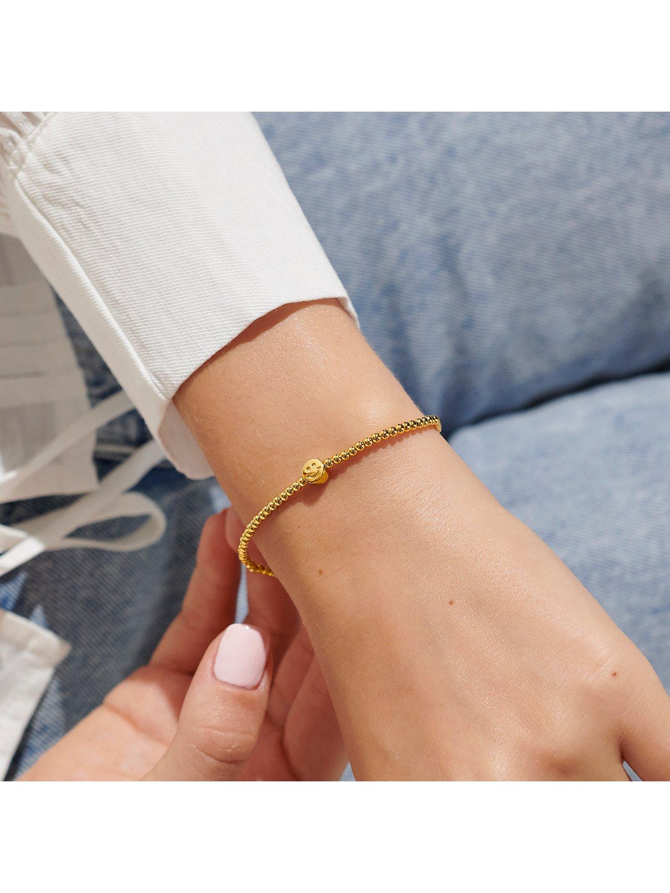 joma-jewellery-share-happiness-do-what-you-love-prioritise-happiness-bracelet-in-gold-platingoutfit