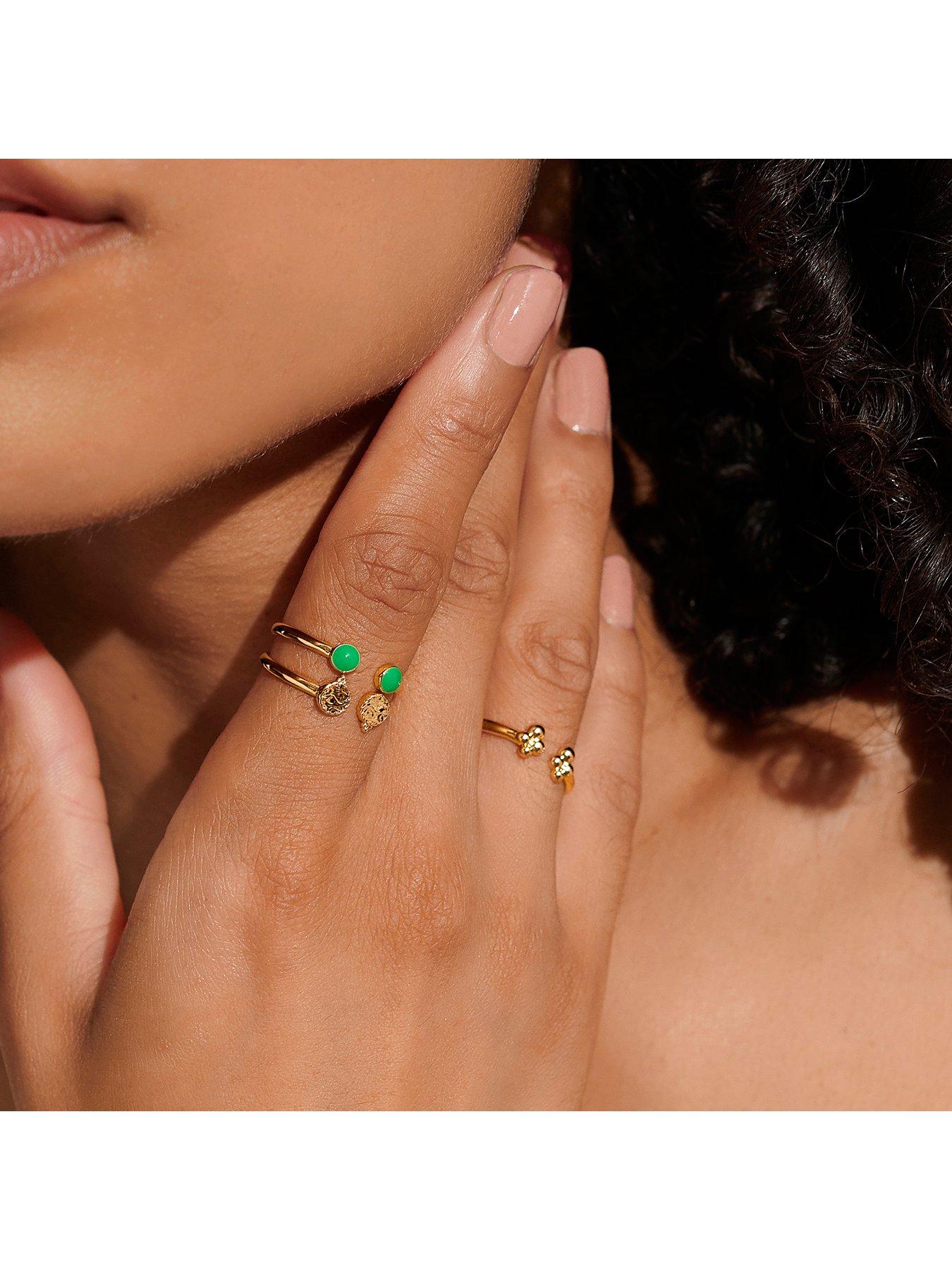 joma-jewellery-stacks-of-style-green-enamel-gold-set-of-3-ringsoutfit