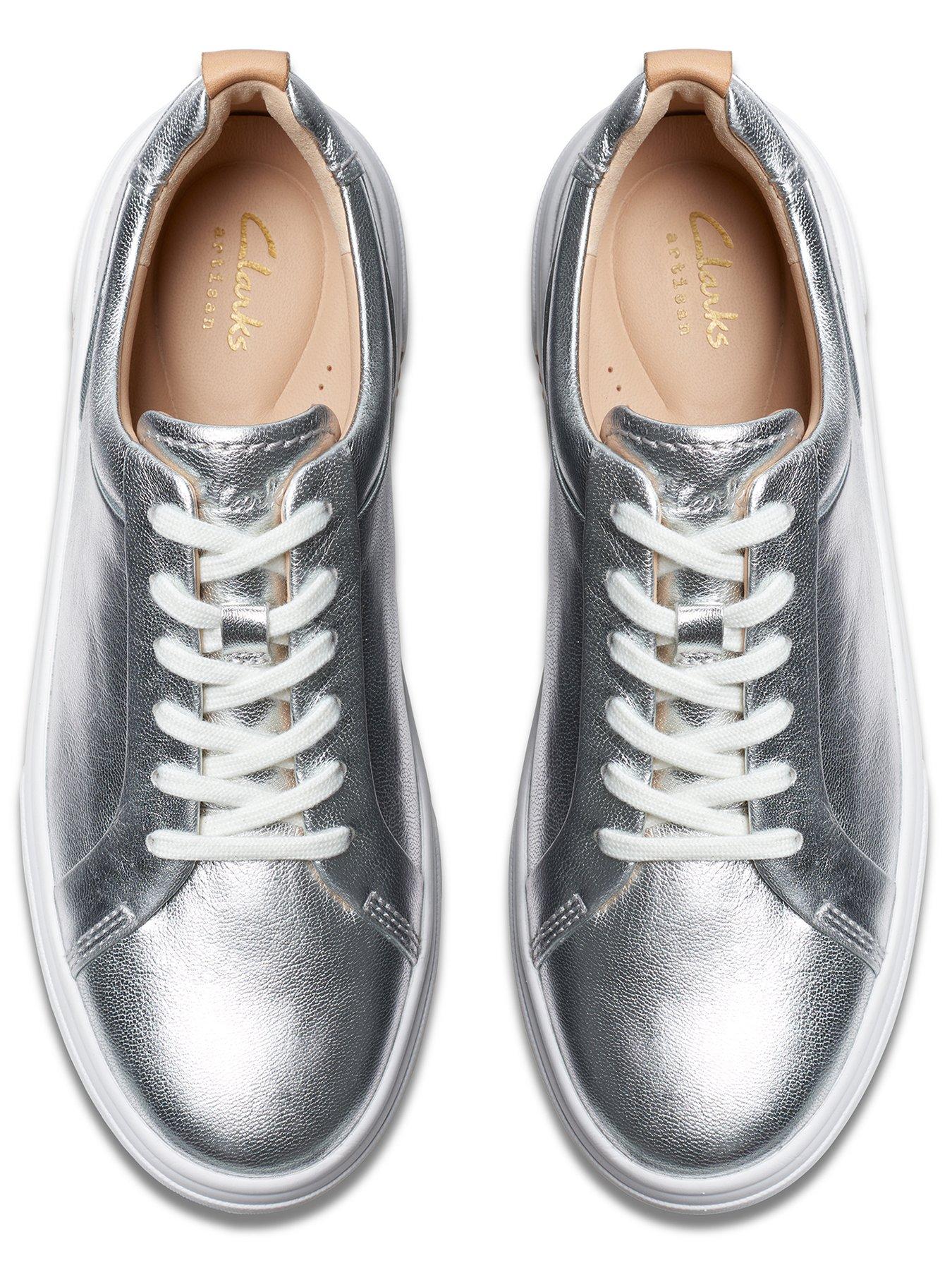 clarks-clarks-hollyhock-walk-leather-metallic-lace-up-trainers-silveroutfit